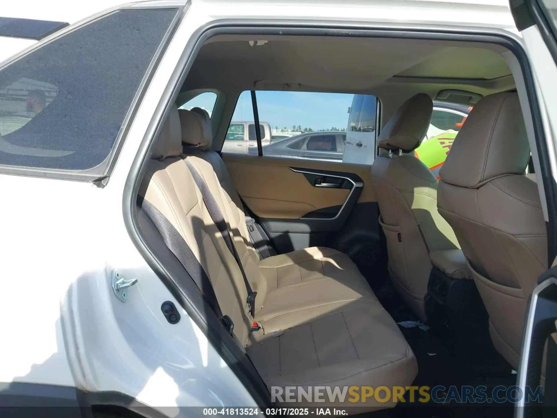 8 fotografías del automóvil dañado JTMRWRFV6LD549163 TOYOTA RAV4 HYBRID 2020