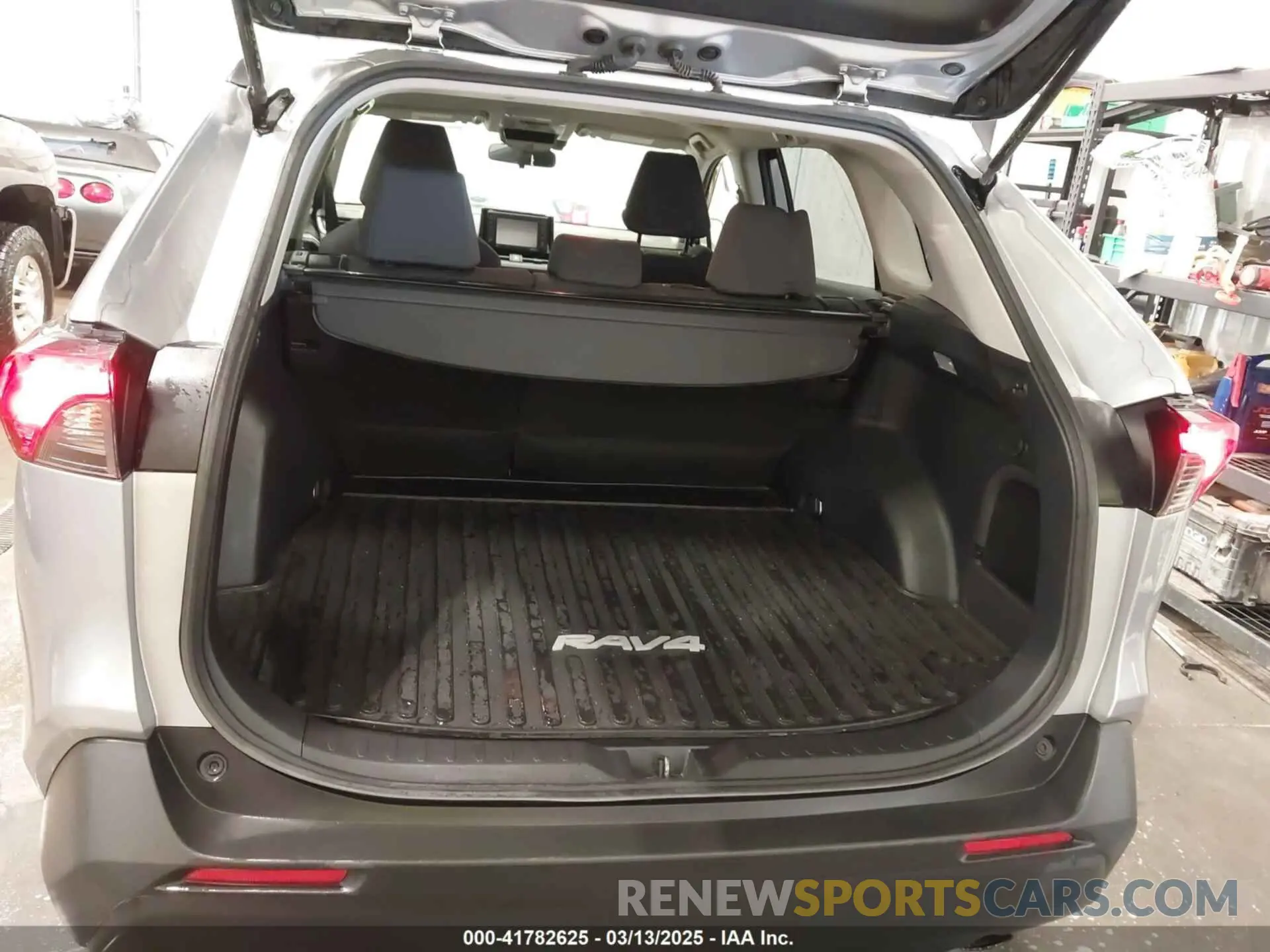 17 fotografías del automóvil dañado JTMRWRFV7LD070685 TOYOTA RAV4 HYBRID 2020