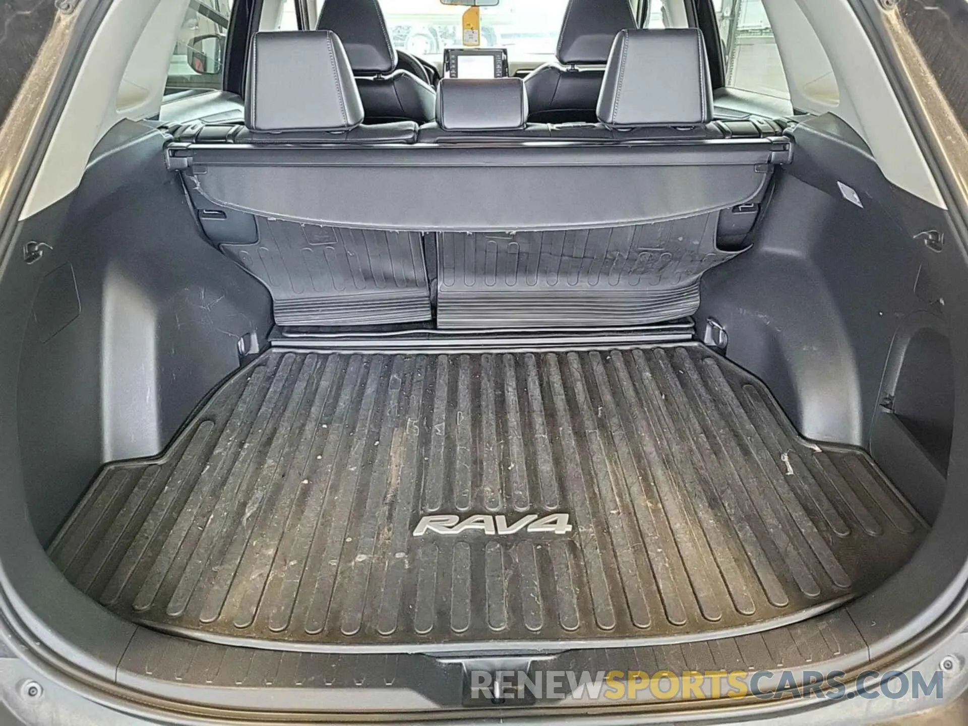 2 fotografías del automóvil dañado 4T3B6RFV3MU034076 TOYOTA RAV4 HYBRID 2021