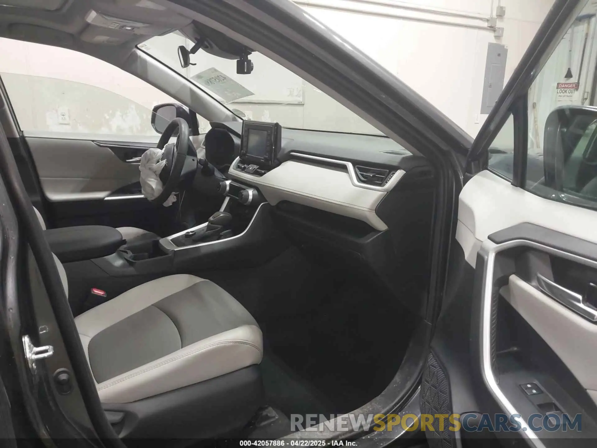 5 fotografías del automóvil dañado 4T3B6RFV4MU006402 TOYOTA RAV4 HYBRID 2021