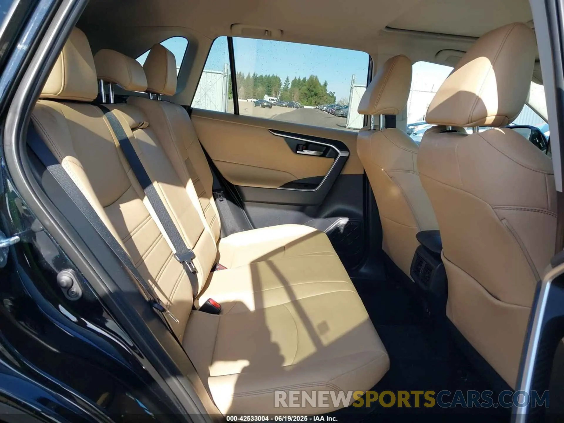 8 fotografías del automóvil dañado 4T3B6RFVXMU040585 TOYOTA RAV4 HYBRID 2021