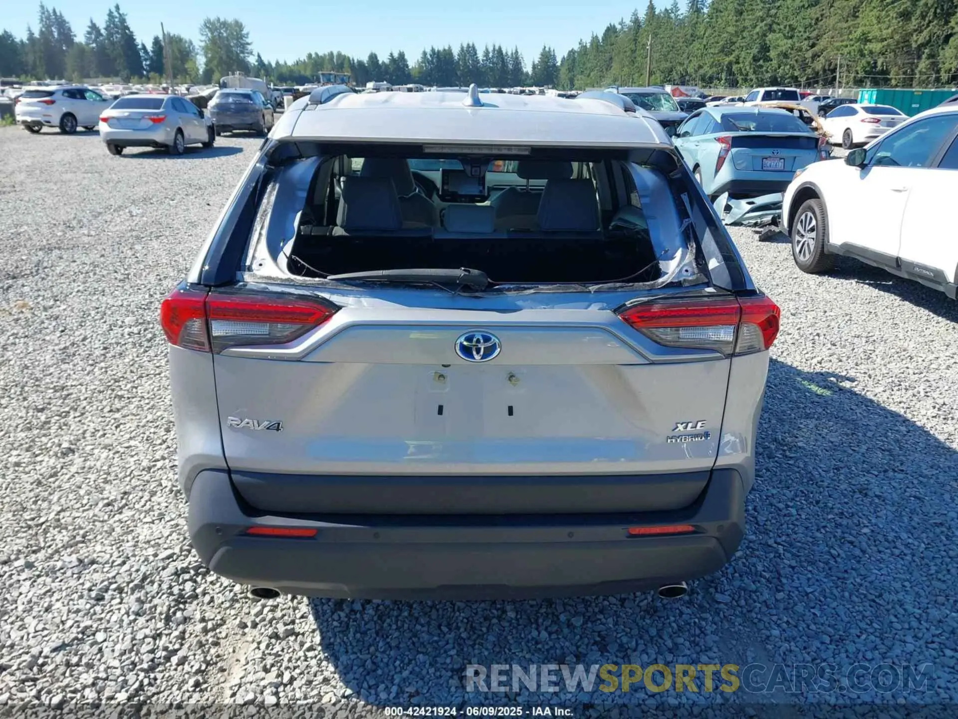 15 fotografías del automóvil dañado JTMB6RFV9MD020437 TOYOTA RAV4 HYBRID 2021