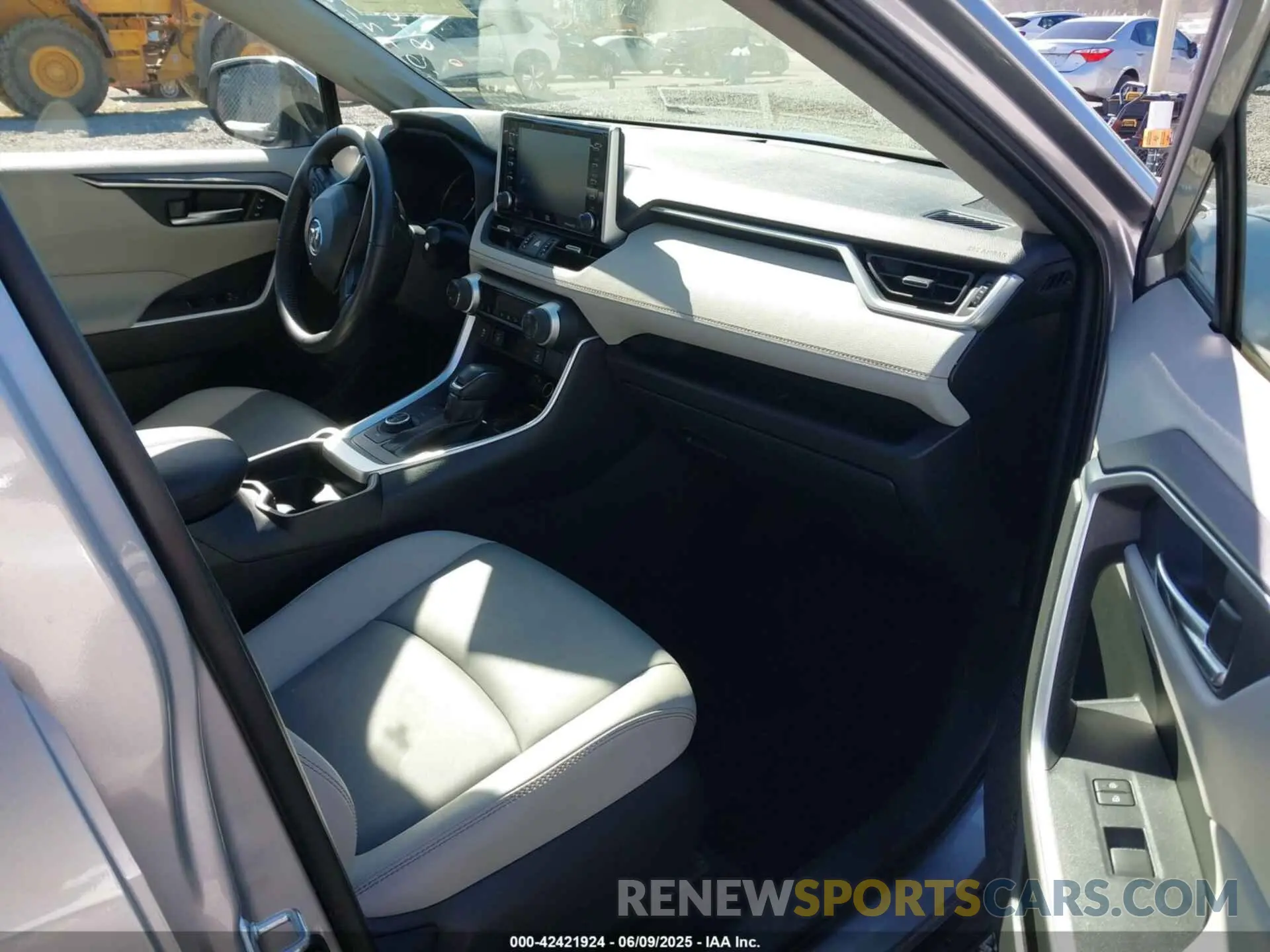 5 fotografías del automóvil dañado JTMB6RFV9MD020437 TOYOTA RAV4 HYBRID 2021