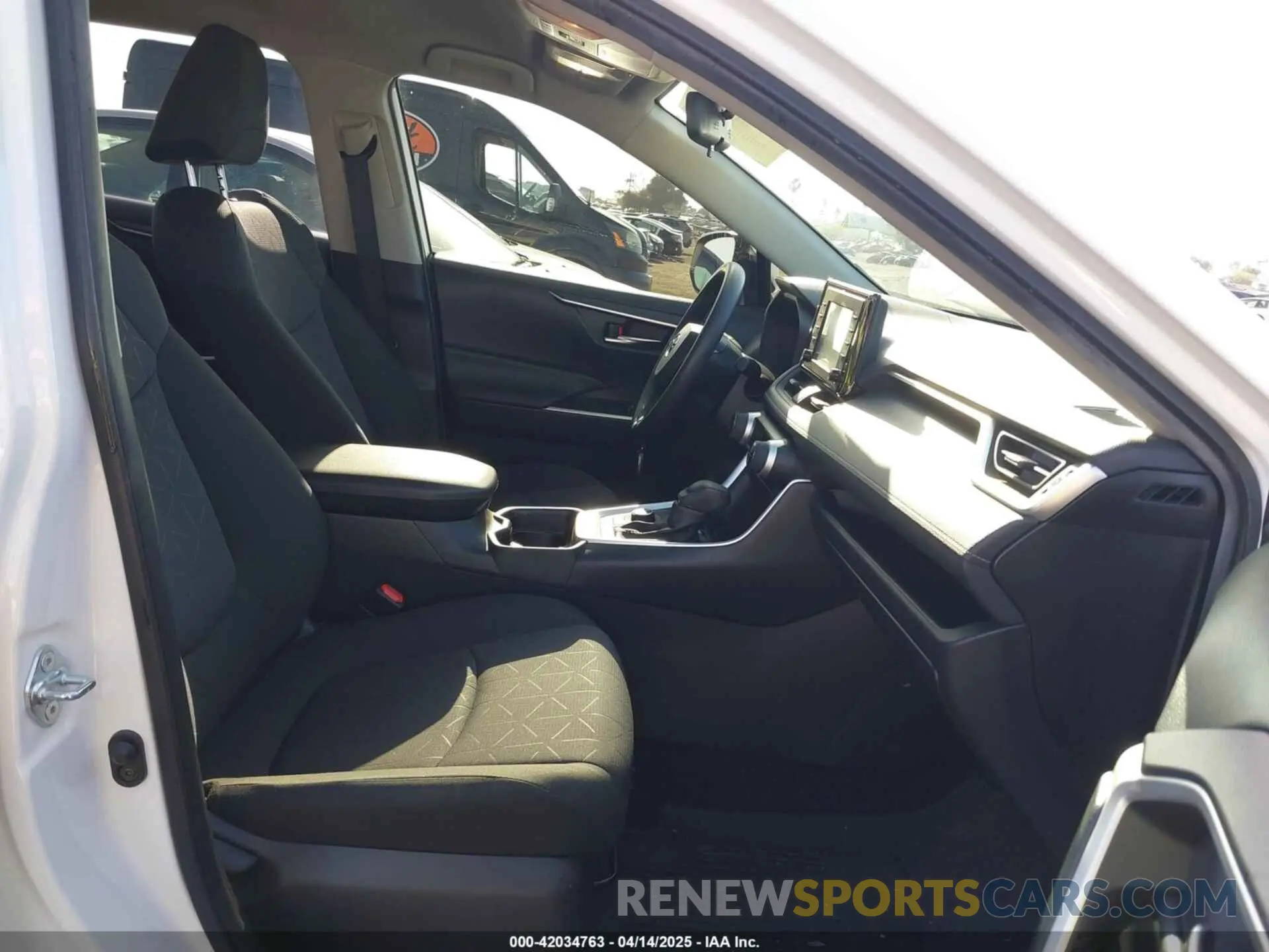 5 fotografías del automóvil dañado JTMRWRFV1MD107344 TOYOTA RAV4 HYBRID 2021