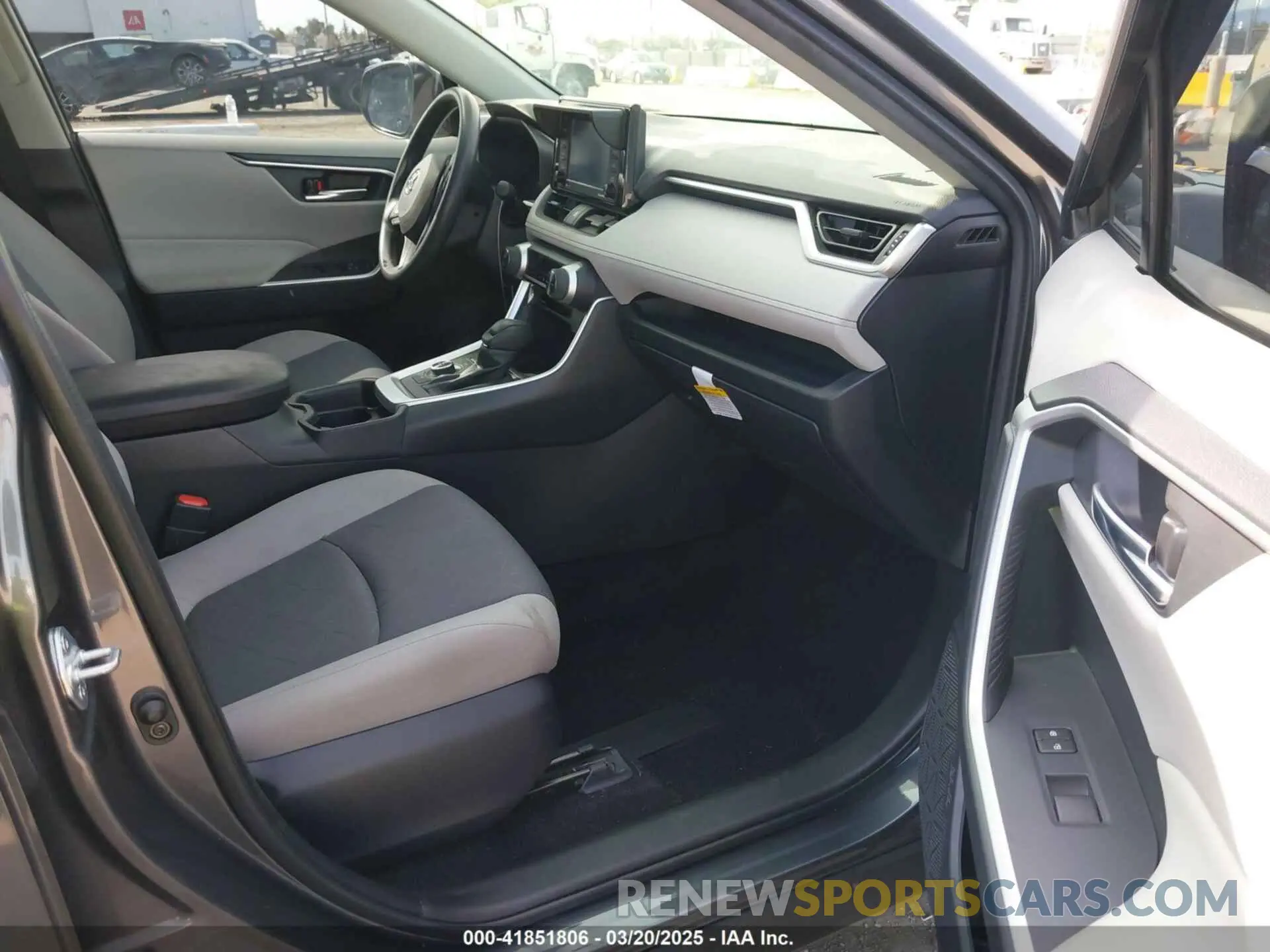 5 fotografías del automóvil dañado JTMRWRFV4MD129757 TOYOTA RAV4 HYBRID 2021
