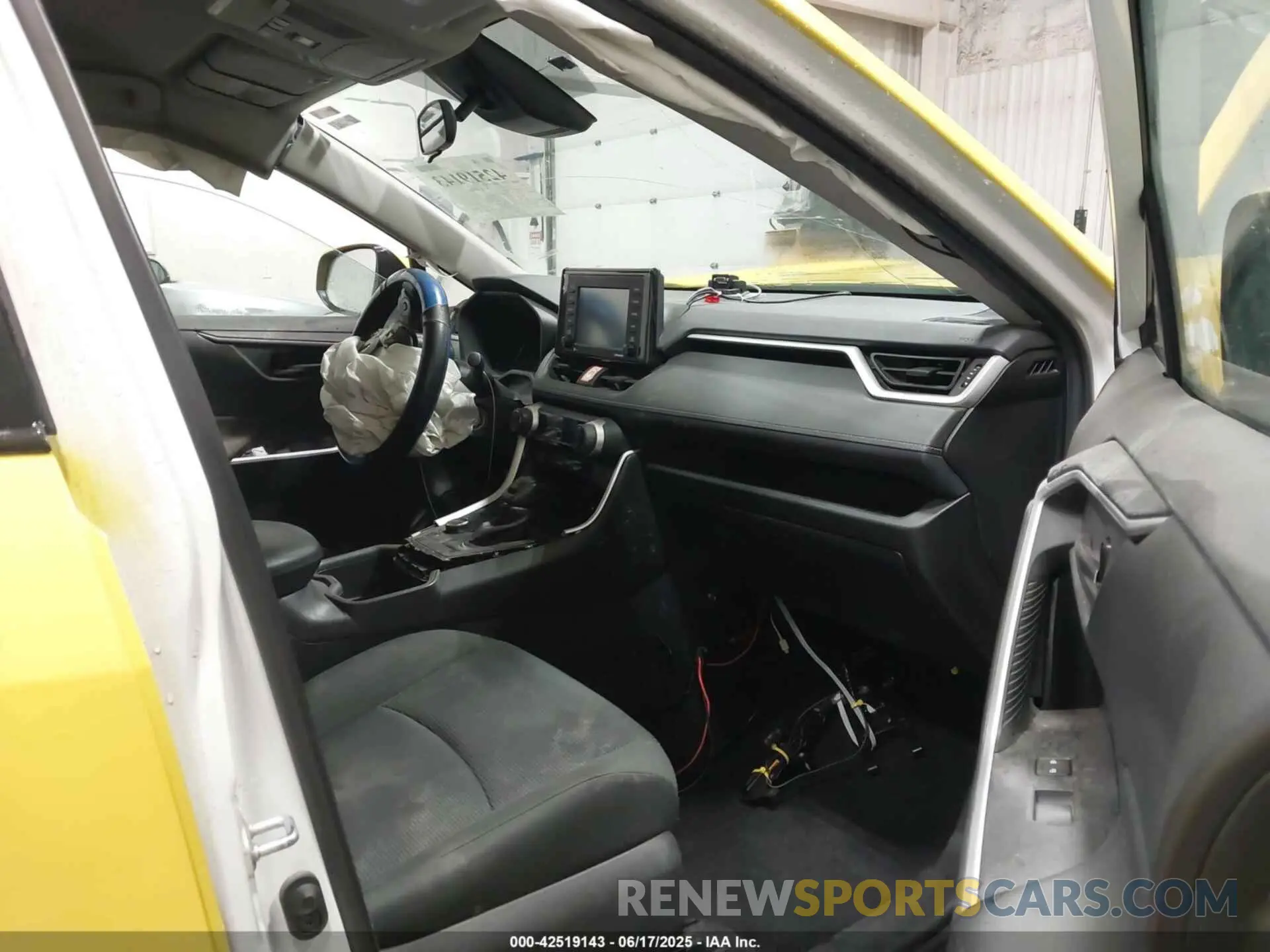 5 fotografías del automóvil dañado 2T3MWRFV0NW129205 TOYOTA RAV4 HYBRID 2022