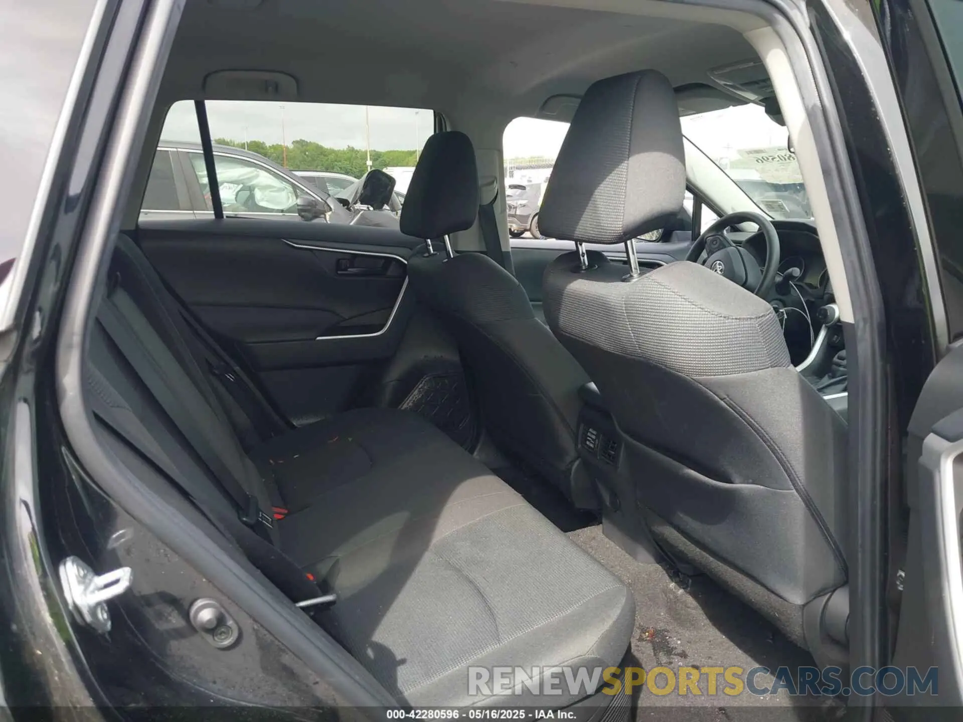 8 fotografías del automóvil dañado 2T3MWRFV3NW130185 TOYOTA RAV4 HYBRID 2022