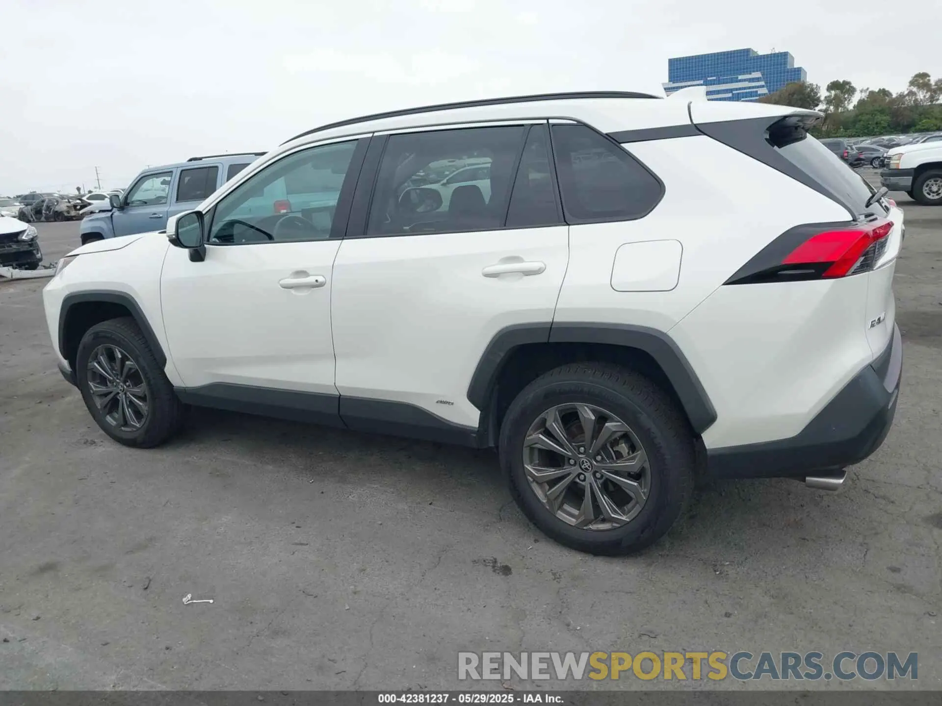 14 fotografías del automóvil dañado 4T3B6RFV0NU103453 TOYOTA RAV4 HYBRID 2022