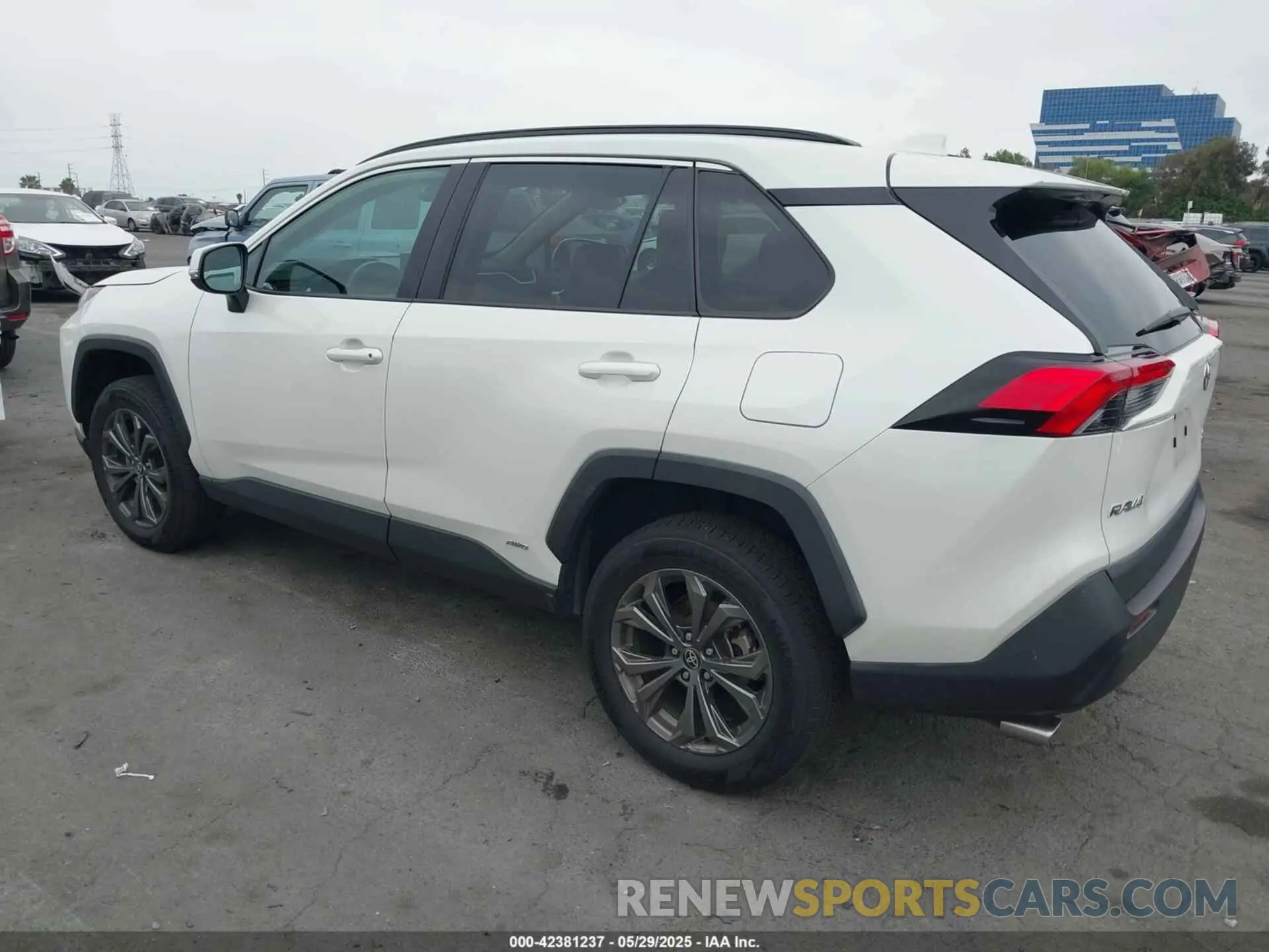 3 fotografías del automóvil dañado 4T3B6RFV0NU103453 TOYOTA RAV4 HYBRID 2022