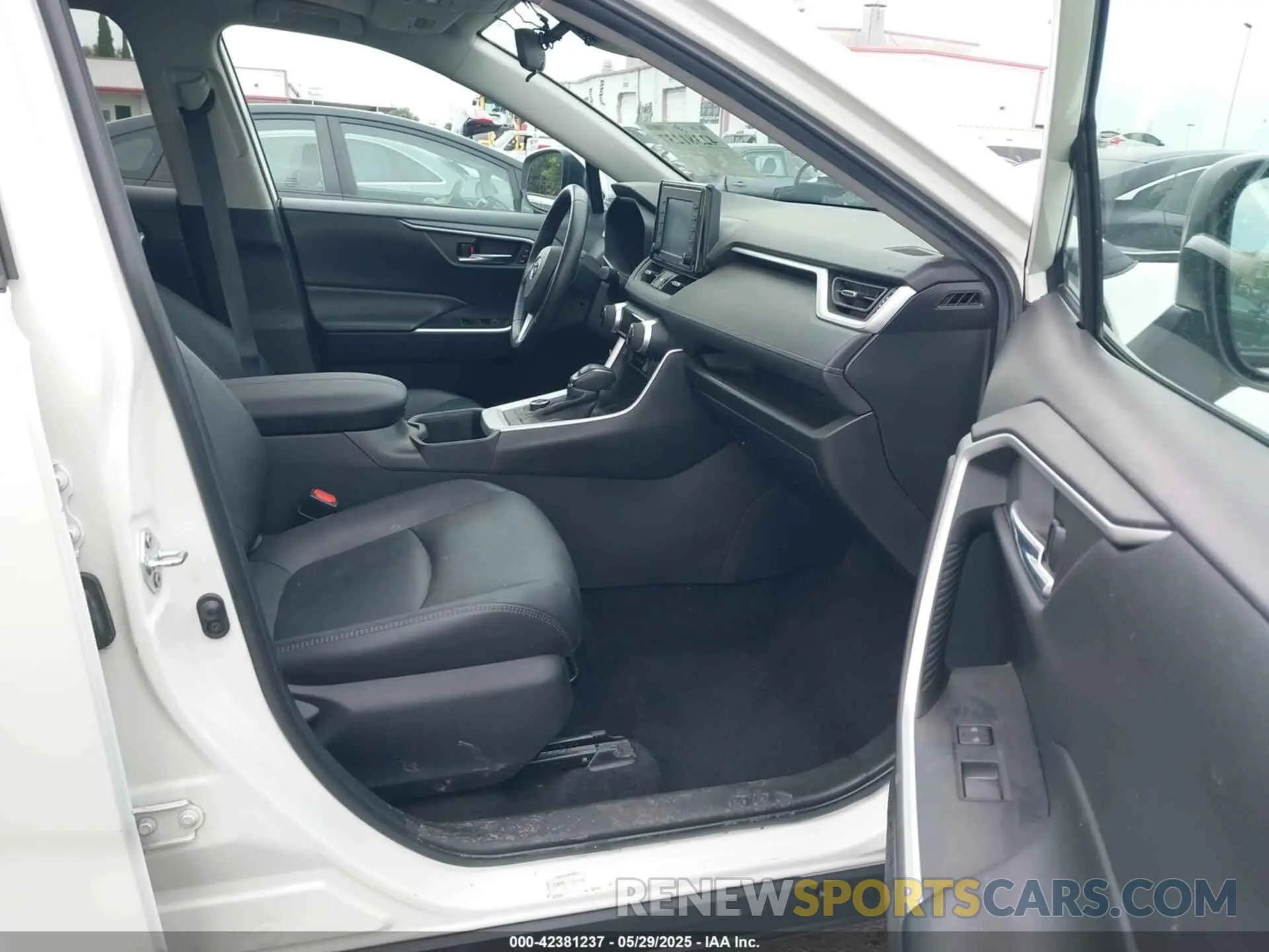 5 fotografías del automóvil dañado 4T3B6RFV0NU103453 TOYOTA RAV4 HYBRID 2022