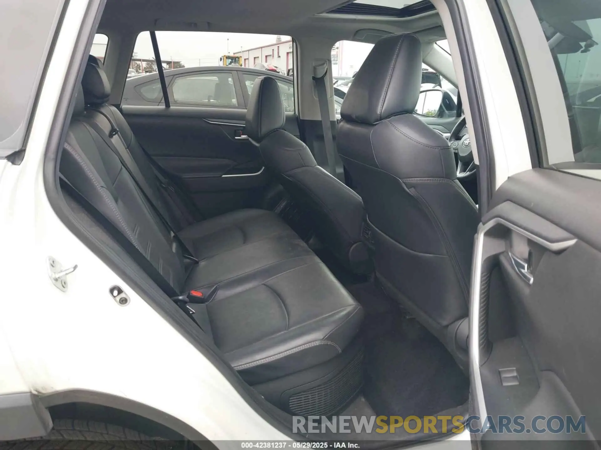 8 fotografías del automóvil dañado 4T3B6RFV0NU103453 TOYOTA RAV4 HYBRID 2022