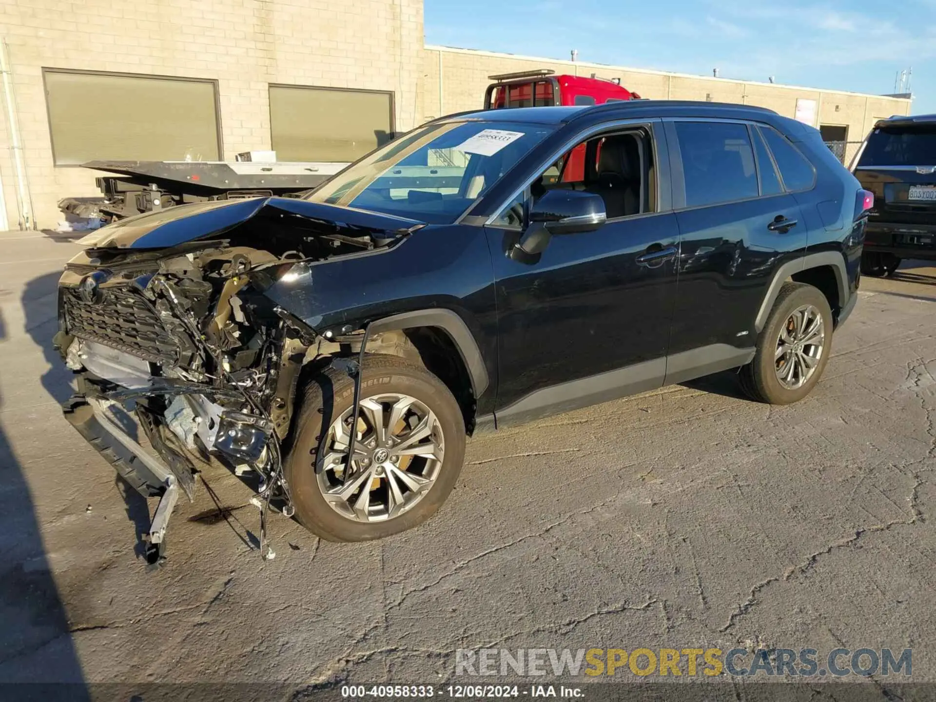 2 fotografías del automóvil dañado 4T3B6RFV5NU074760 TOYOTA RAV4 HYBRID 2022