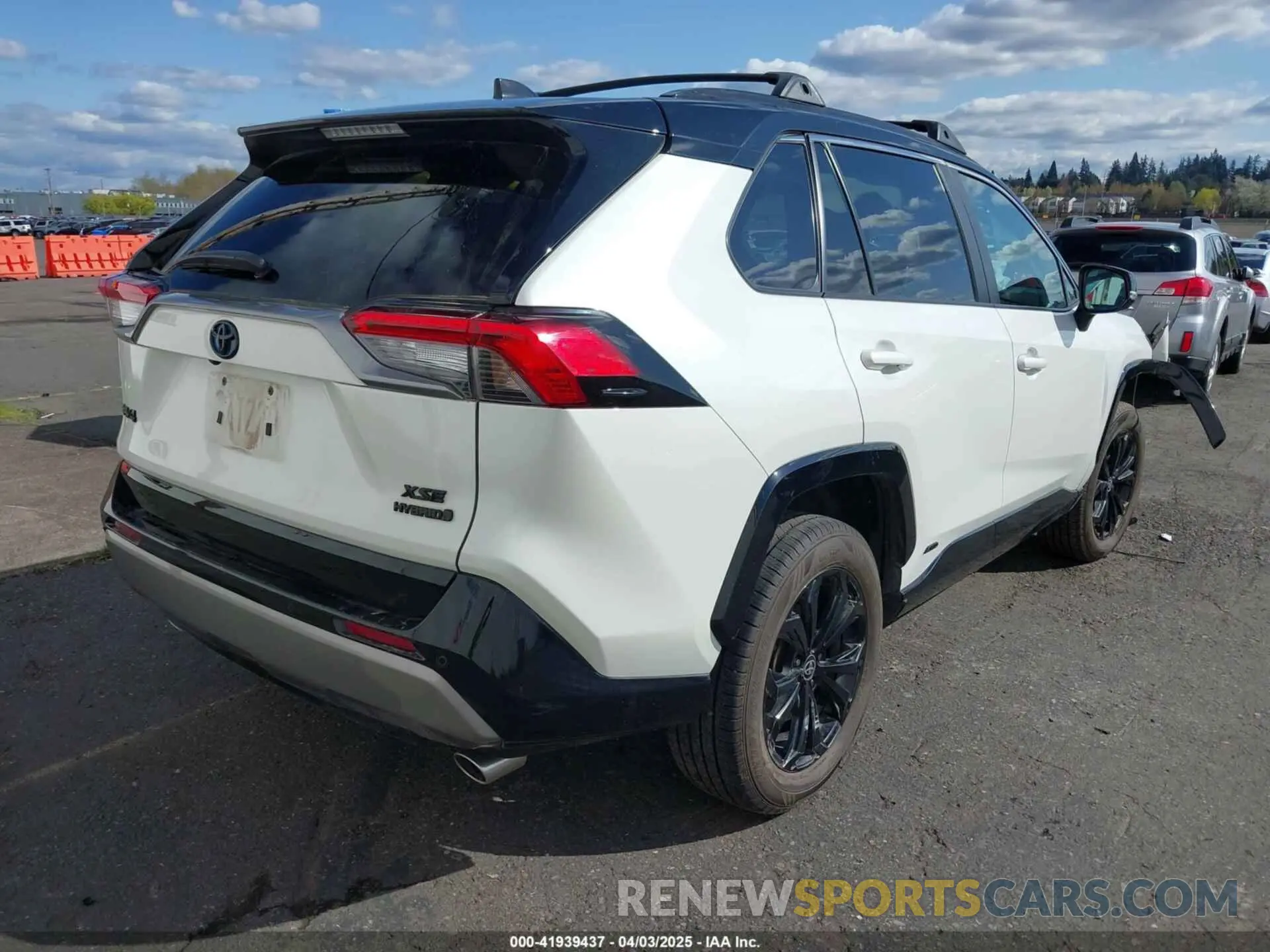 4 fotografías del automóvil dañado 4T3E6RFV1NU089236 TOYOTA RAV4 HYBRID 2022