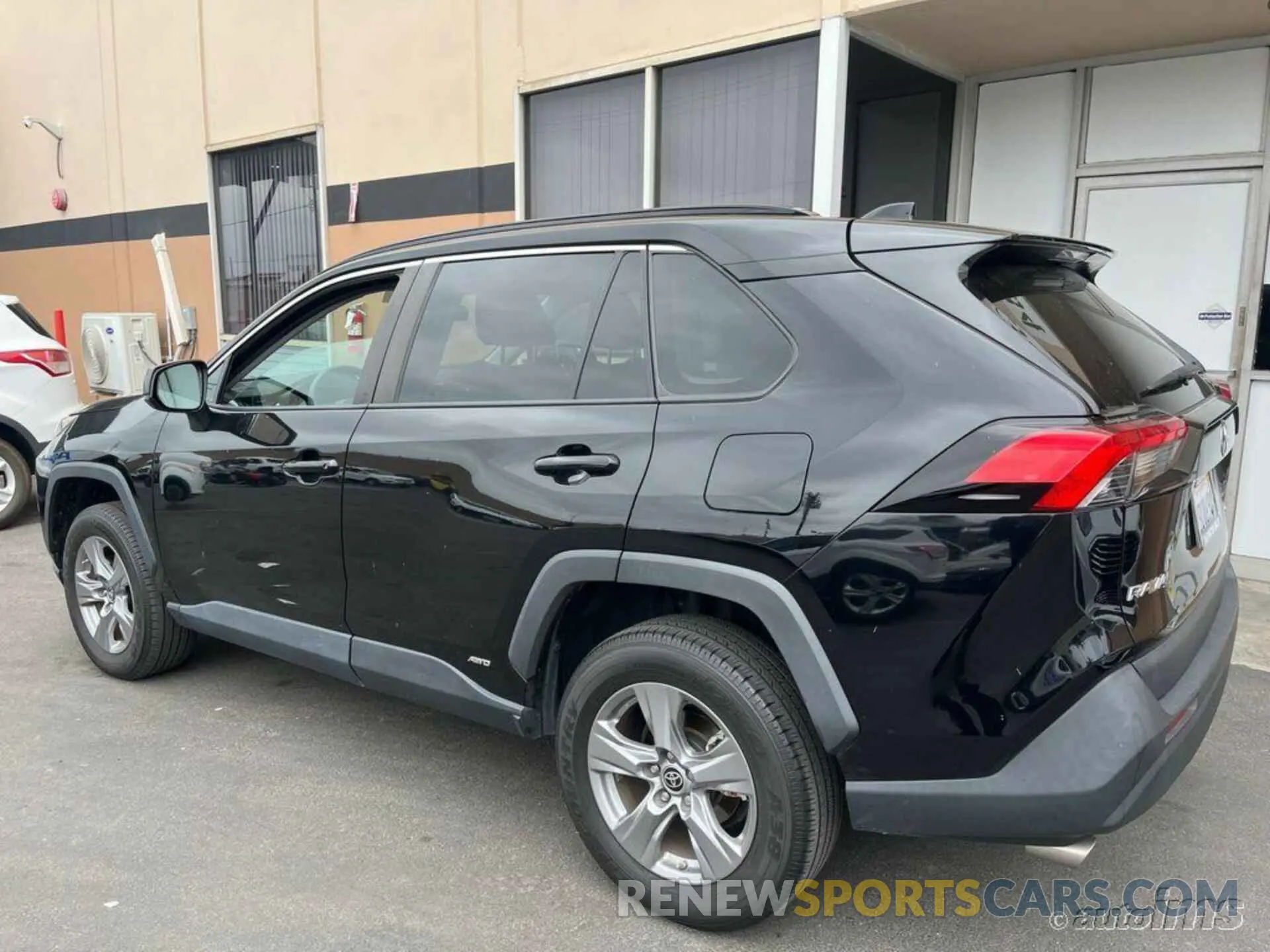 5 fotografías del automóvil dañado 4T3LWRFV7NU059763 TOYOTA RAV4 HYBRID 2022