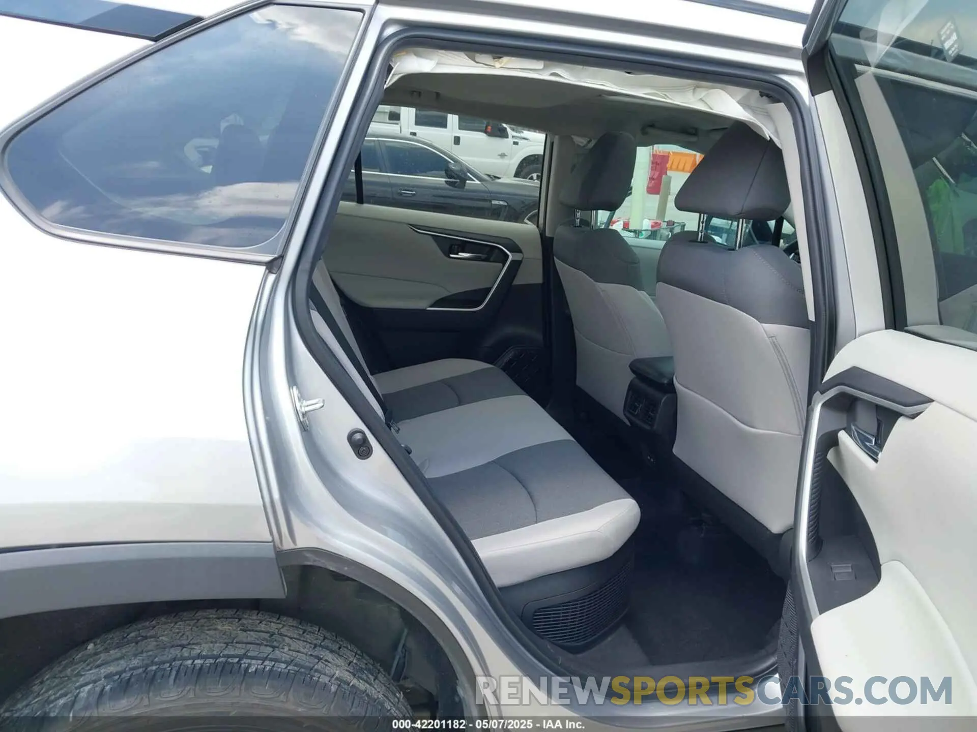 8 fotografías del automóvil dañado 4T3RWRFV7NU076220 TOYOTA RAV4 HYBRID 2022