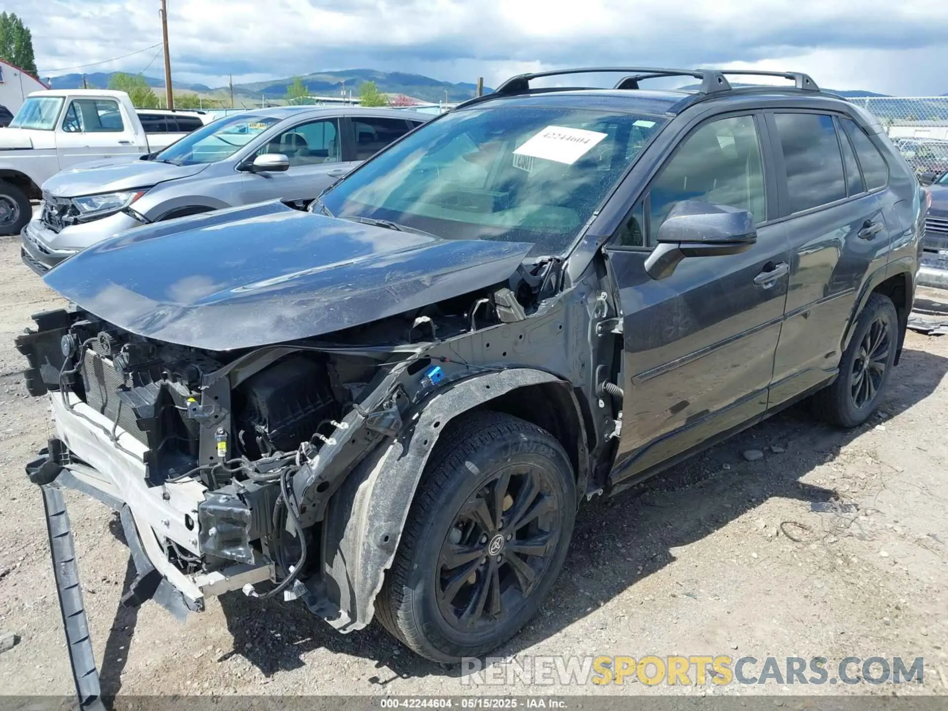 2 fotografías del automóvil dañado JTM16RFV0ND070012 TOYOTA RAV4 HYBRID 2022