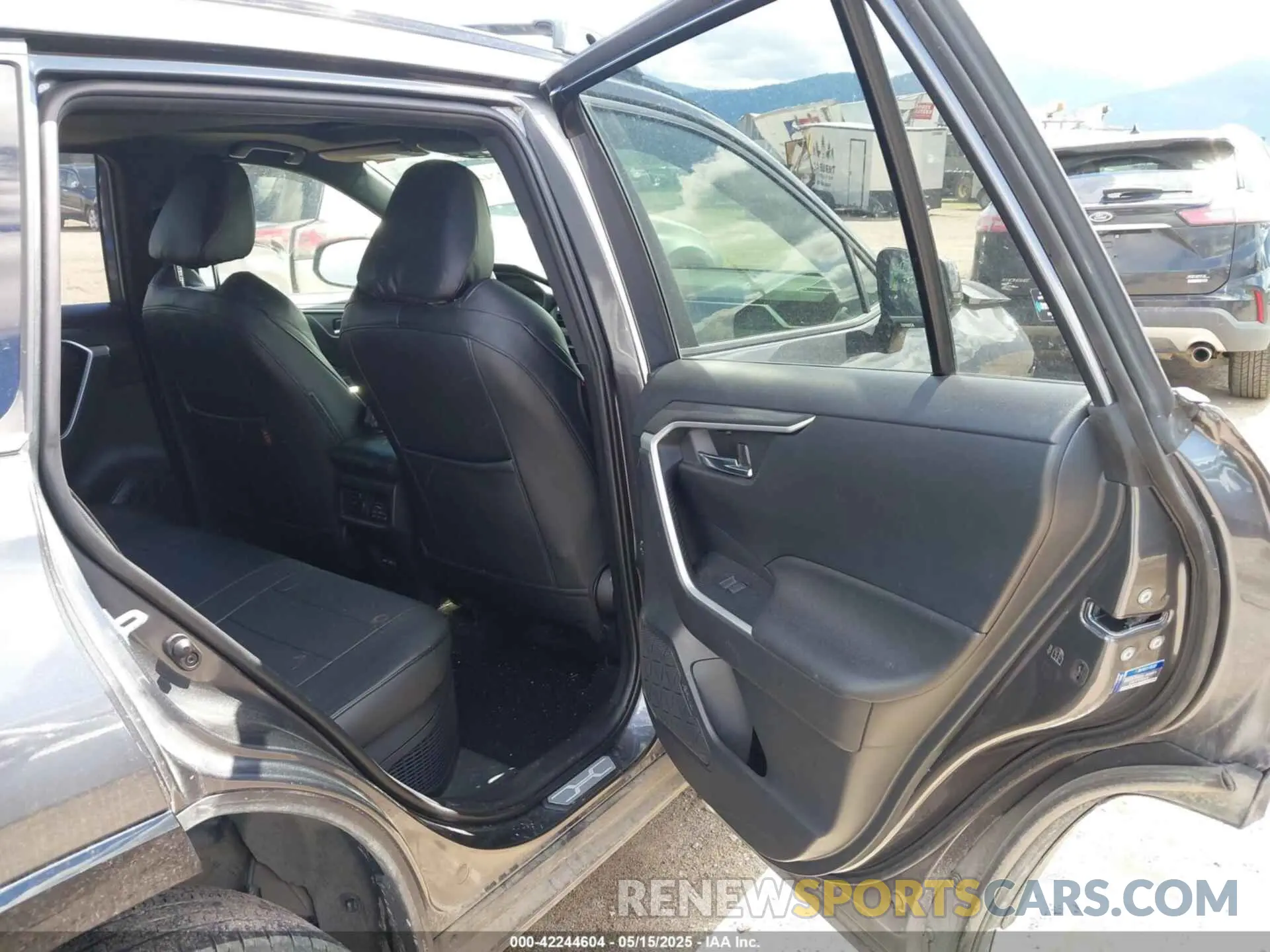 8 fotografías del automóvil dañado JTM16RFV0ND070012 TOYOTA RAV4 HYBRID 2022