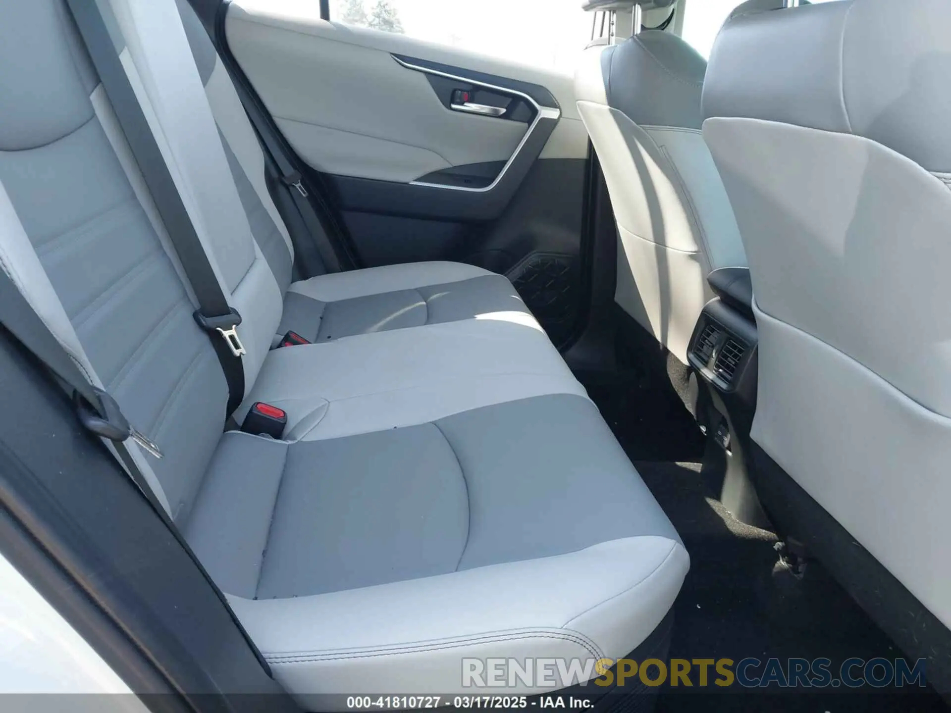 8 fotografías del automóvil dañado JTMB6RFV0ND077627 TOYOTA RAV4 HYBRID 2022