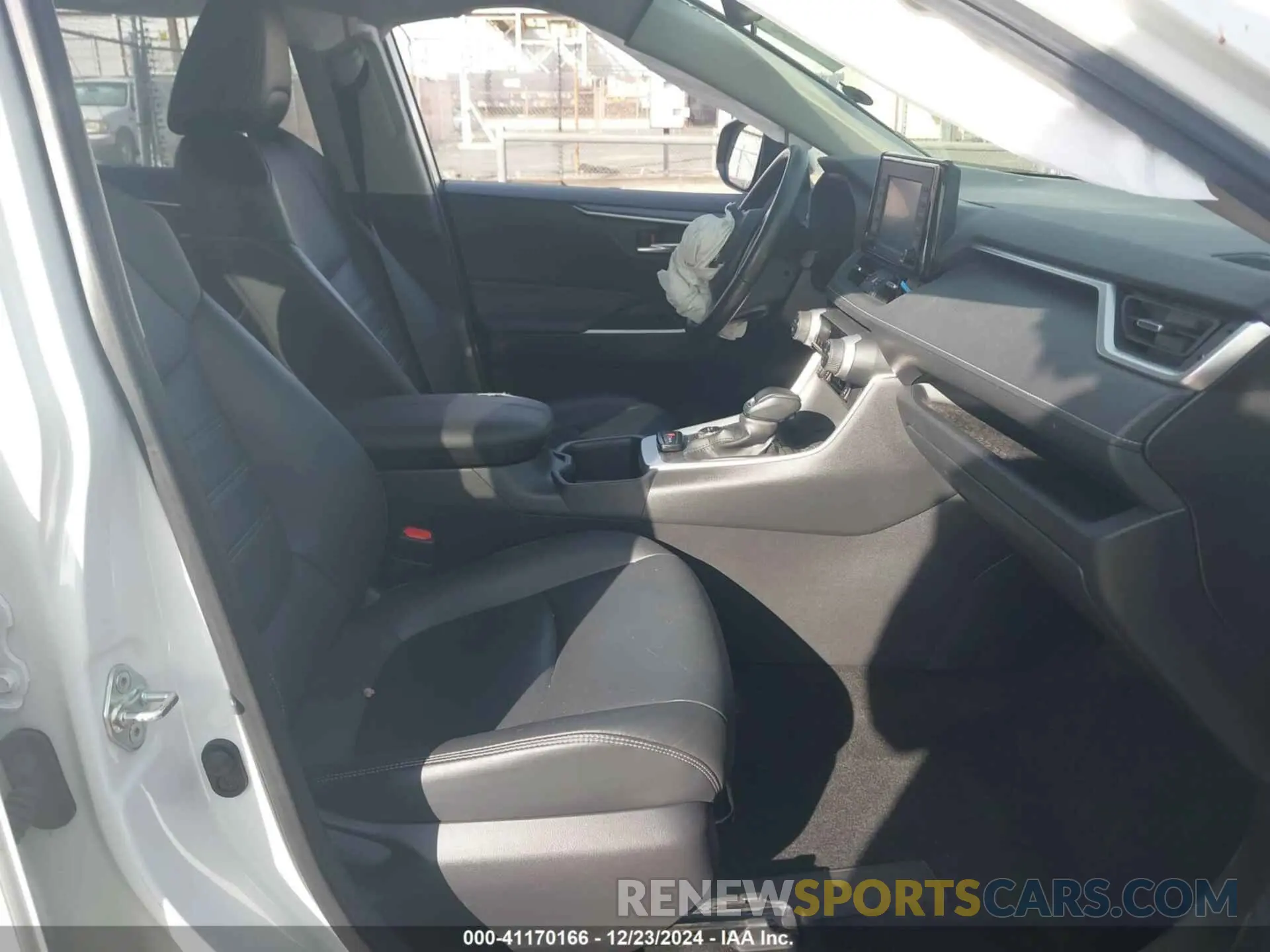 5 fotografías del automóvil dañado JTMB6RFV2ND073661 TOYOTA RAV4 HYBRID 2022