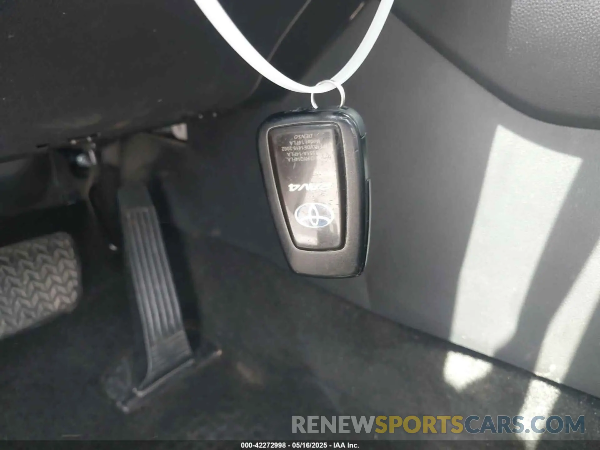 11 fotografías del automóvil dañado JTMB6RFV8ND056654 TOYOTA RAV4 HYBRID 2022