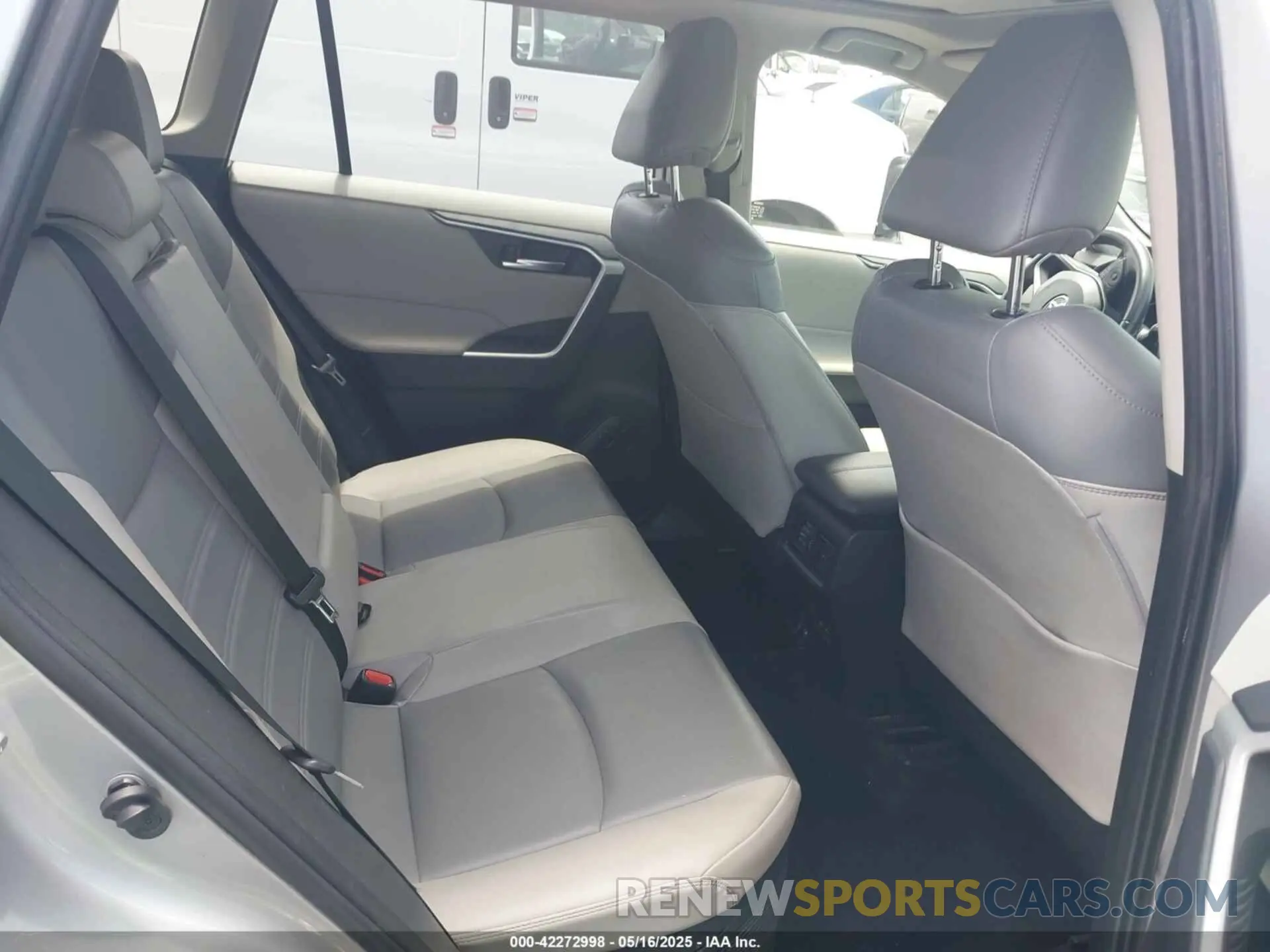 8 fotografías del automóvil dañado JTMB6RFV8ND056654 TOYOTA RAV4 HYBRID 2022