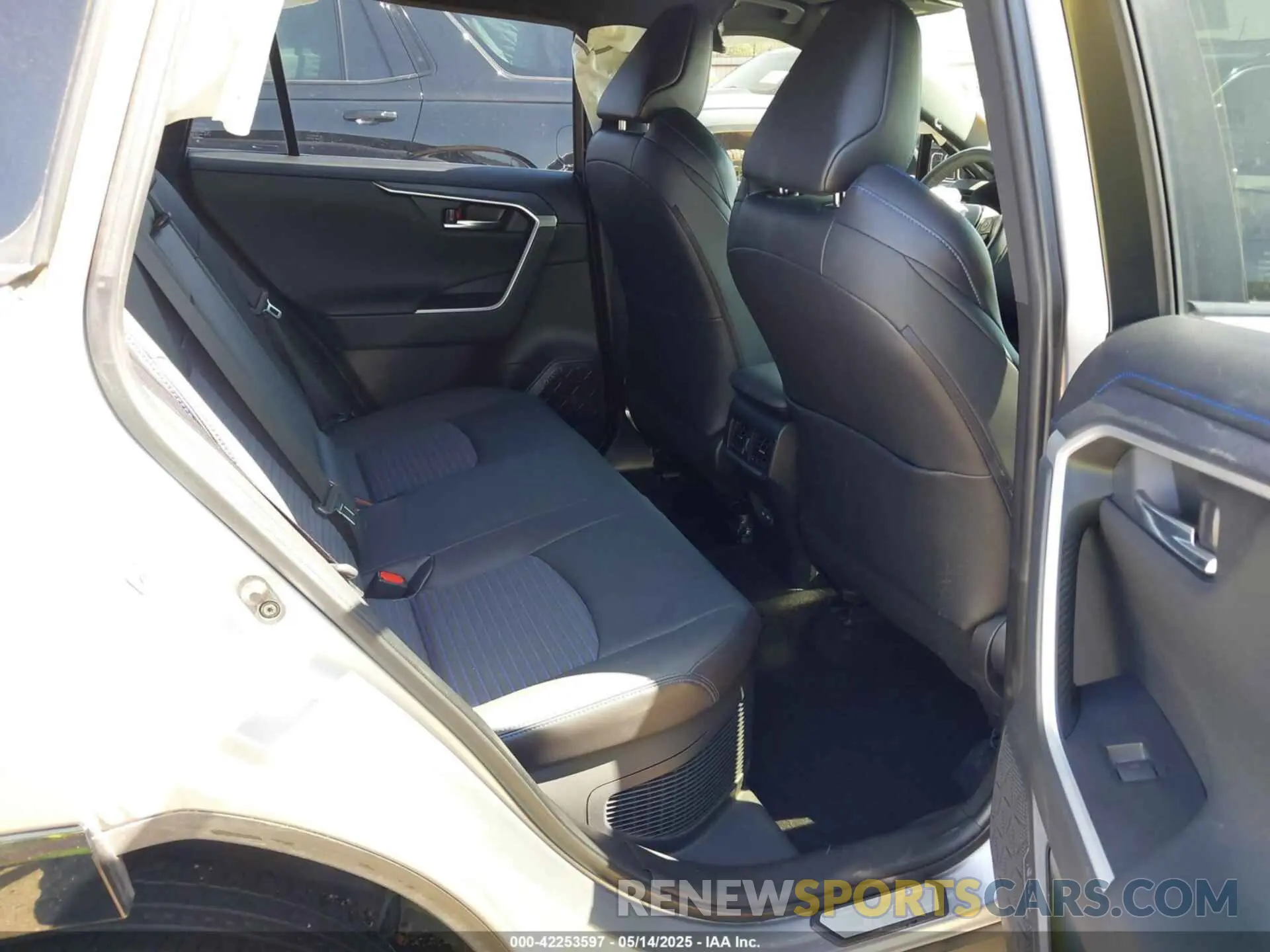 8 fotografías del automóvil dañado JTME6RFV1ND520168 TOYOTA RAV4 HYBRID 2022