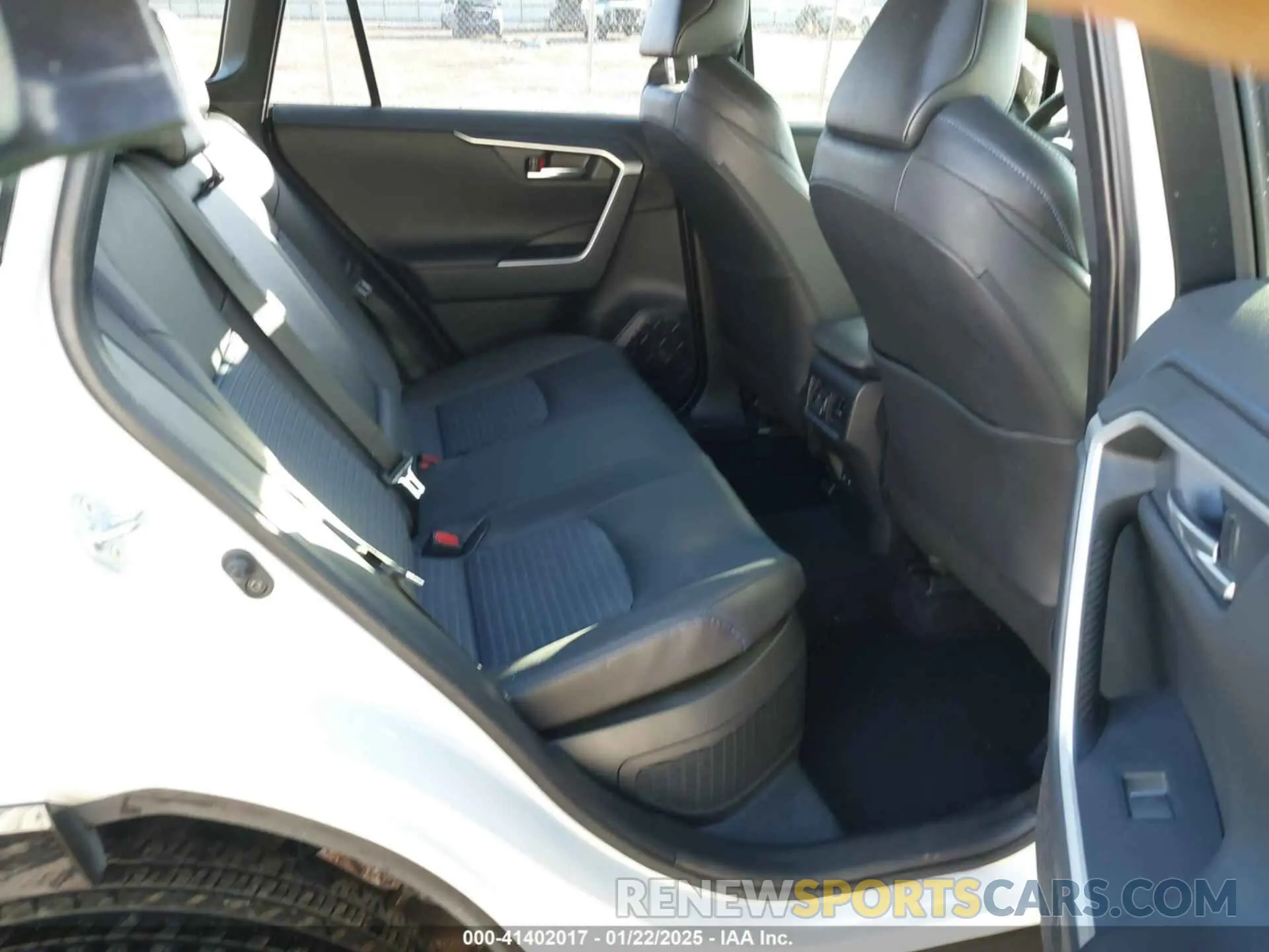 8 fotografías del automóvil dañado JTME6RFV3ND529342 TOYOTA RAV4 HYBRID 2022