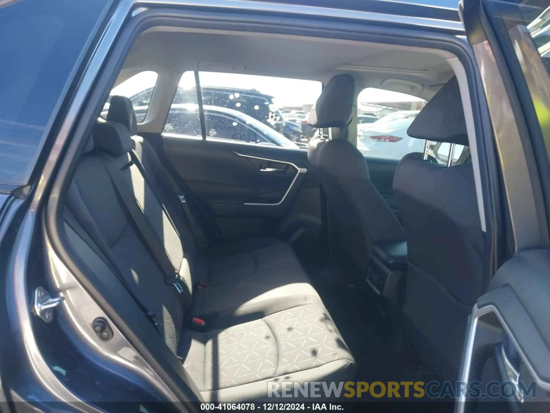 8 fotografías del automóvil dañado JTMRWRFV3ND569342 TOYOTA RAV4 HYBRID 2022