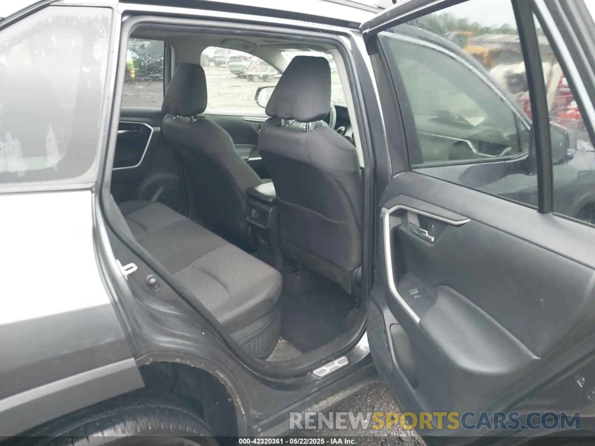 8 fotografías del automóvil dañado JTMRWRFV6ND568122 TOYOTA RAV4 HYBRID 2022