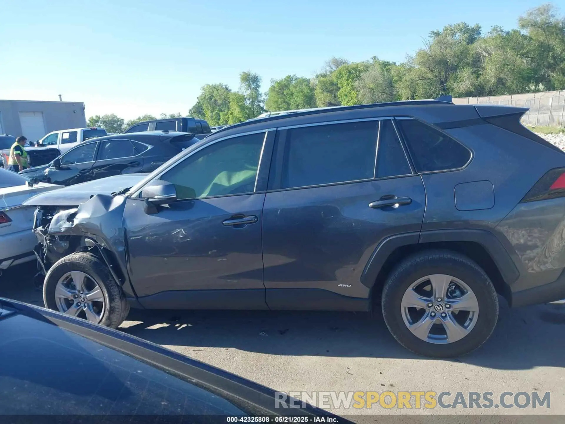 14 fotografías del automóvil dañado JTMRWRFVXND162537 TOYOTA RAV4 HYBRID 2022