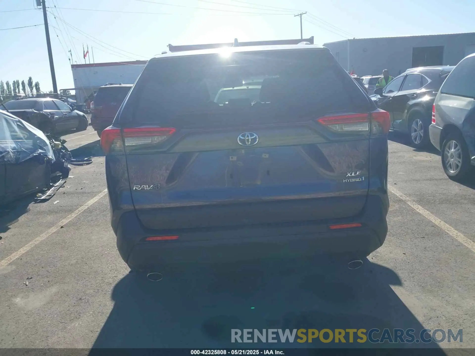 16 fotografías del automóvil dañado JTMRWRFVXND162537 TOYOTA RAV4 HYBRID 2022