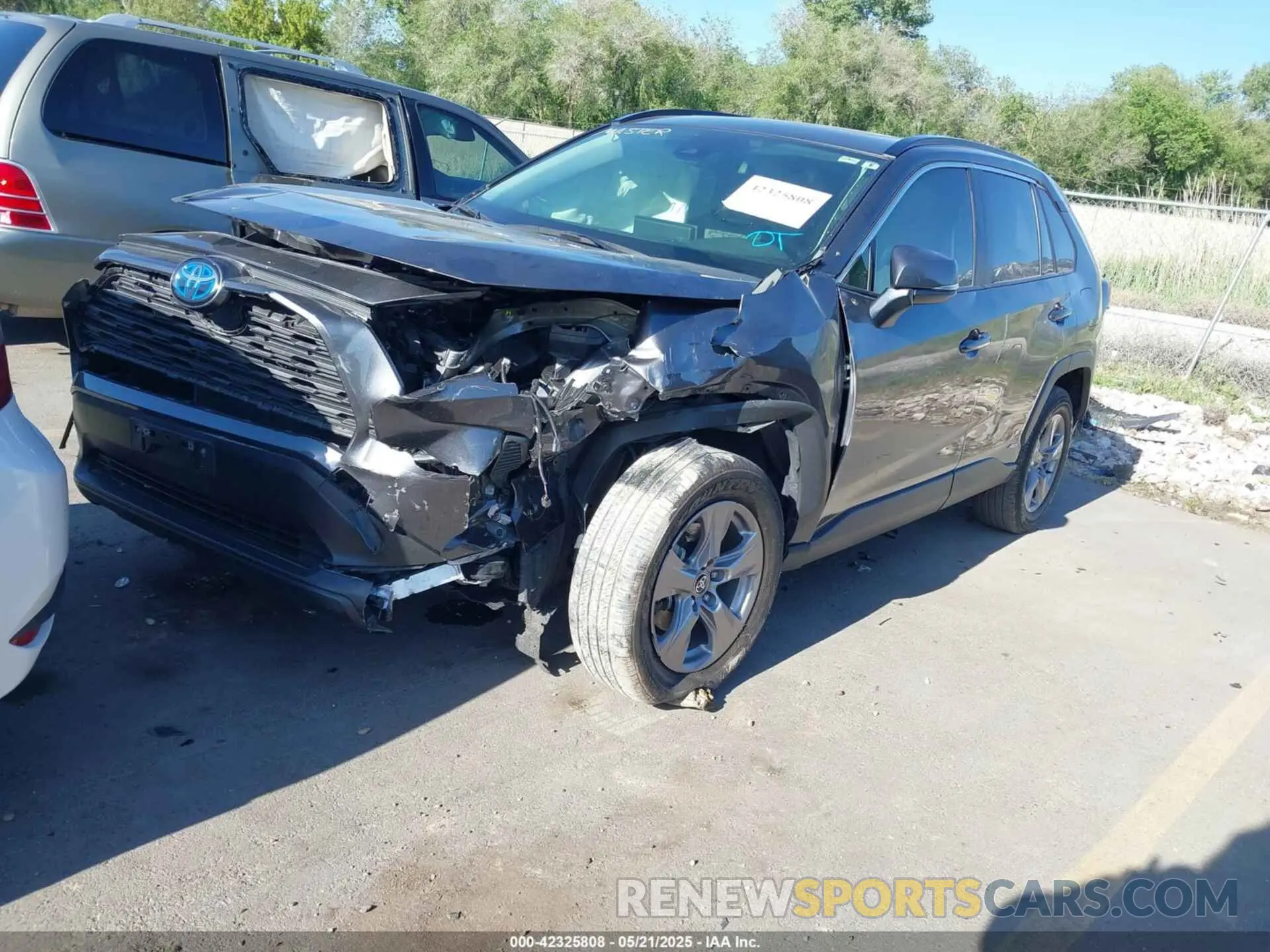 2 fotografías del automóvil dañado JTMRWRFVXND162537 TOYOTA RAV4 HYBRID 2022