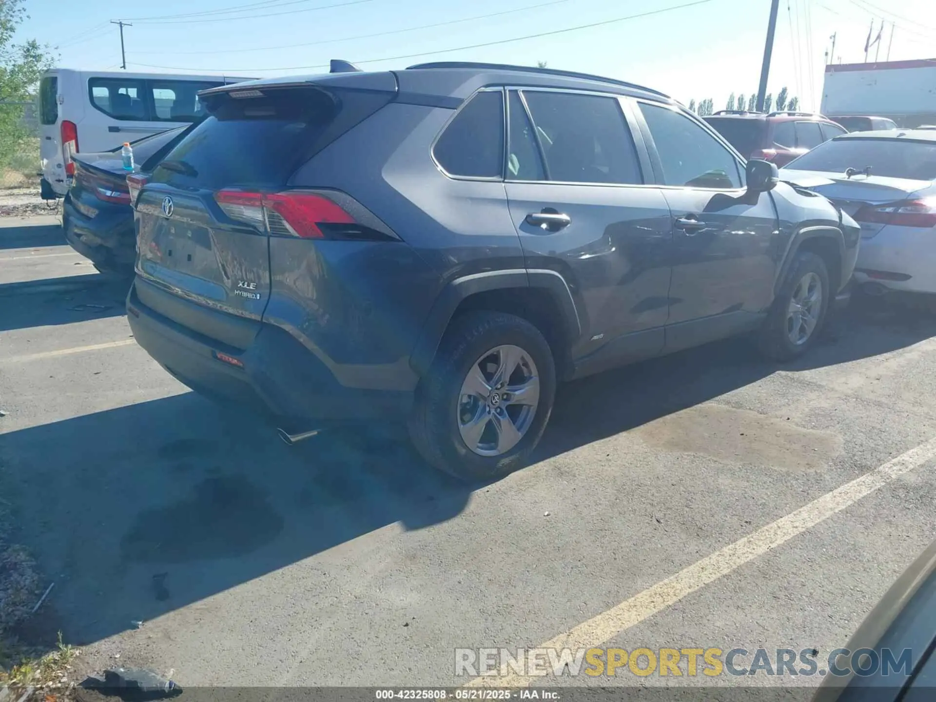 4 fotografías del automóvil dañado JTMRWRFVXND162537 TOYOTA RAV4 HYBRID 2022