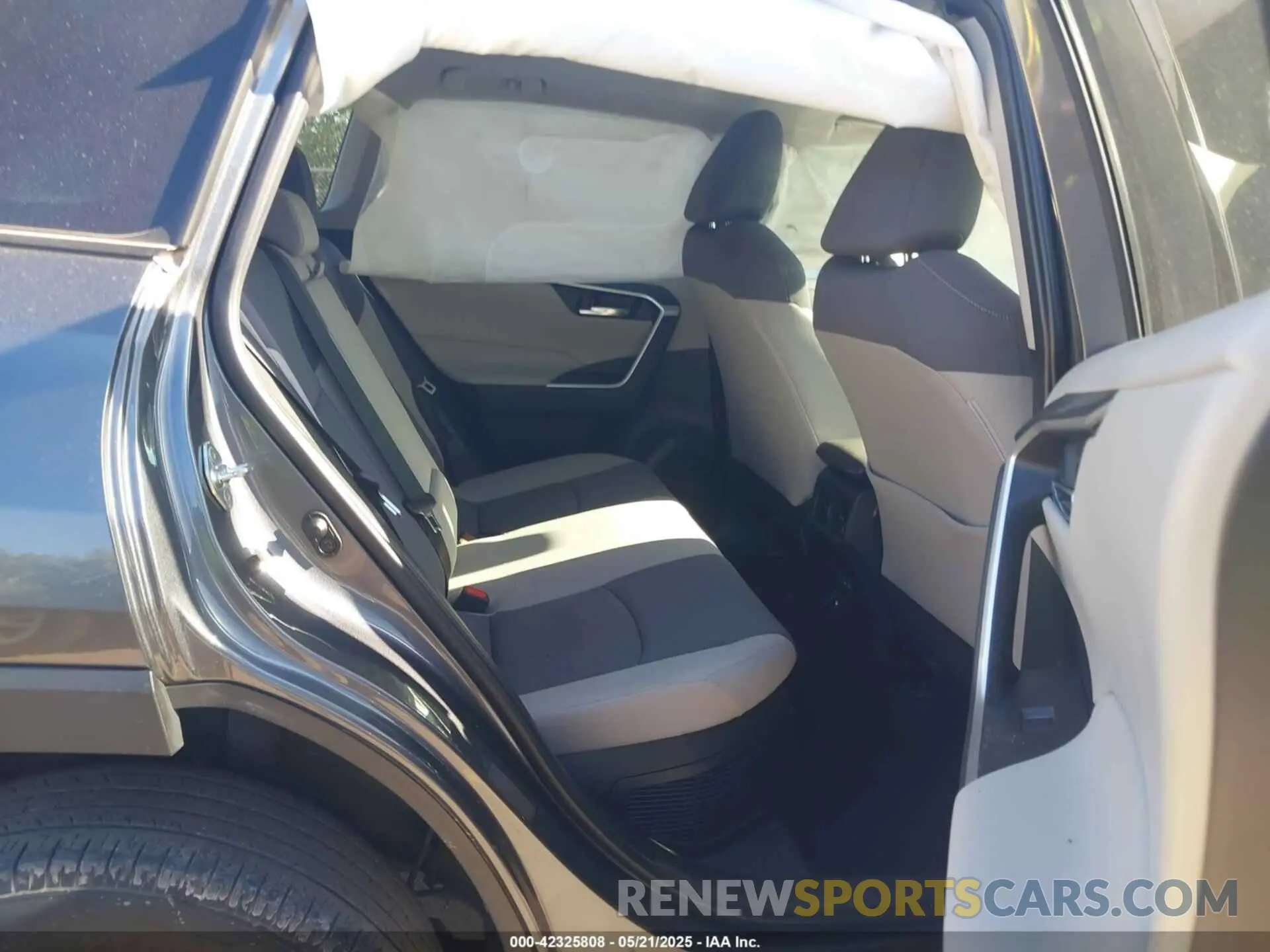 8 fotografías del automóvil dañado JTMRWRFVXND162537 TOYOTA RAV4 HYBRID 2022