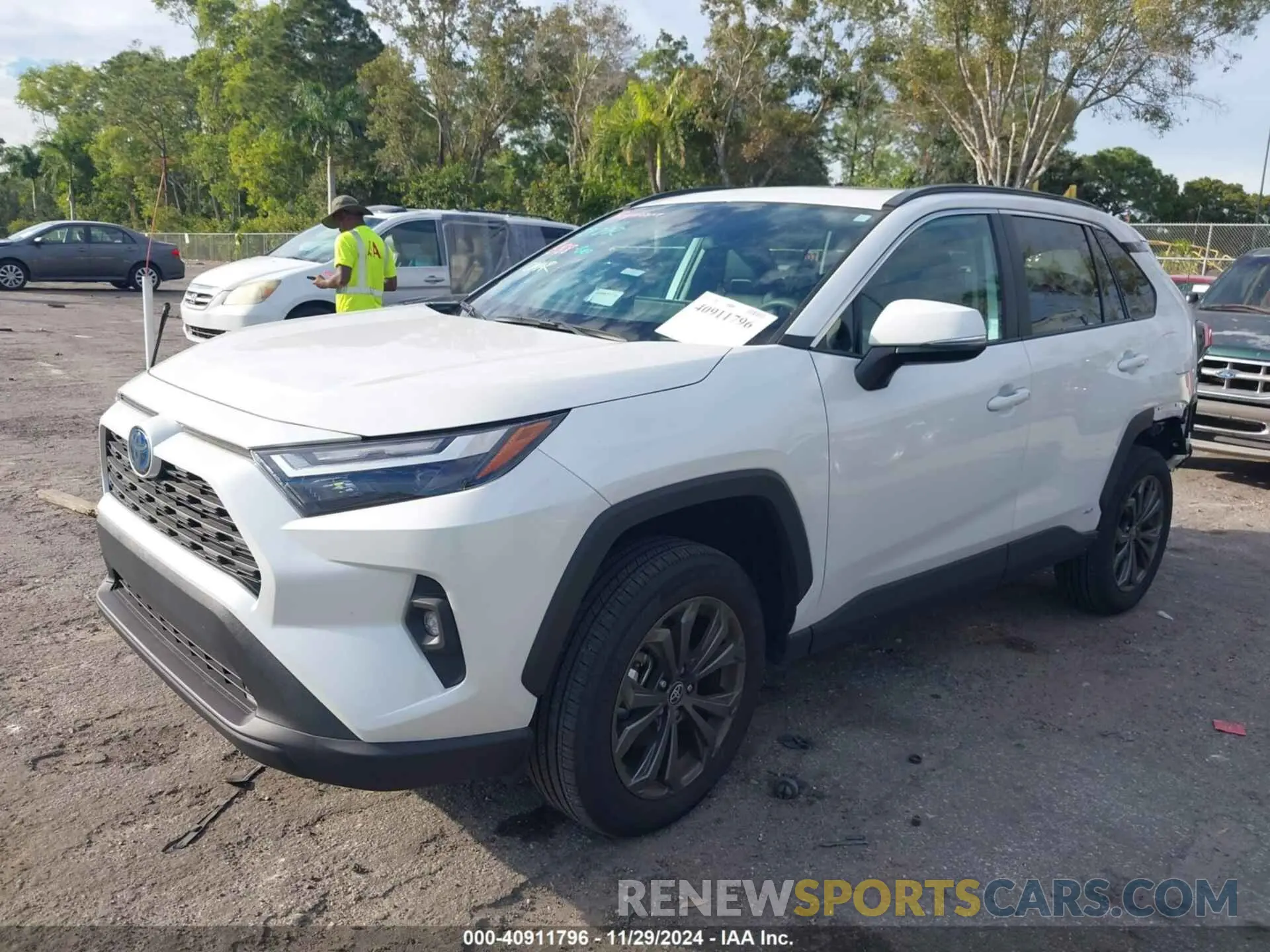 2 fotografías del automóvil dañado 4T3B6RFV5PU121837 TOYOTA RAV4 HYBRID 2023