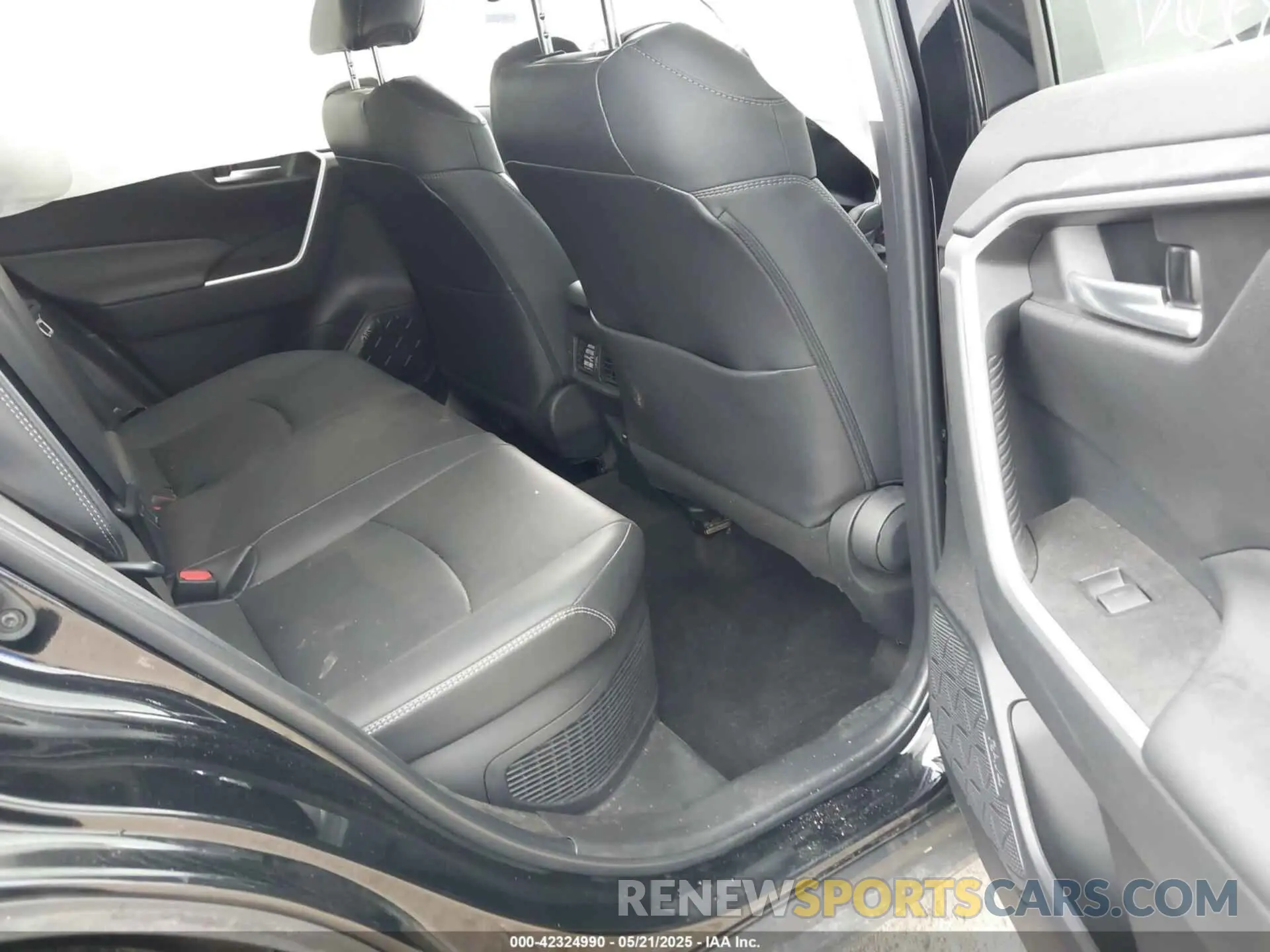 8 fotografías del automóvil dañado 4T3B6RFV6PU126643 TOYOTA RAV4 HYBRID 2023