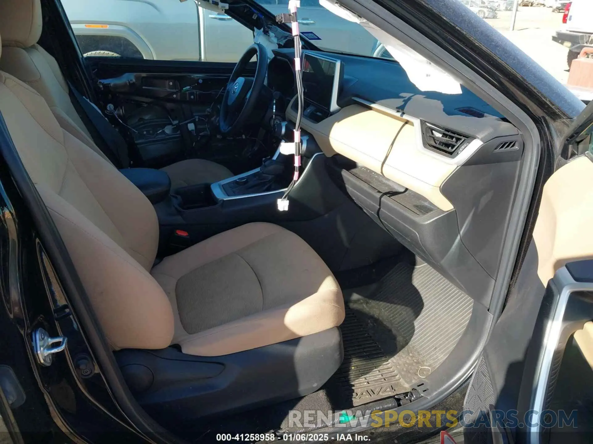 5 fotografías del automóvil dañado 4T3LWRFV9PU105192 TOYOTA RAV4 HYBRID 2023