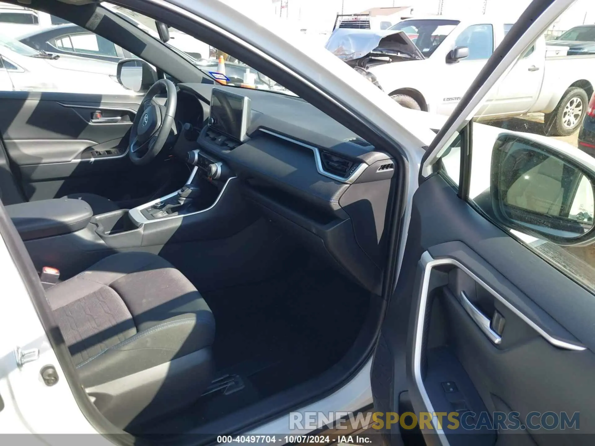 5 fotografías del automóvil dañado JTM16RFV1PD104140 TOYOTA RAV4 HYBRID 2023