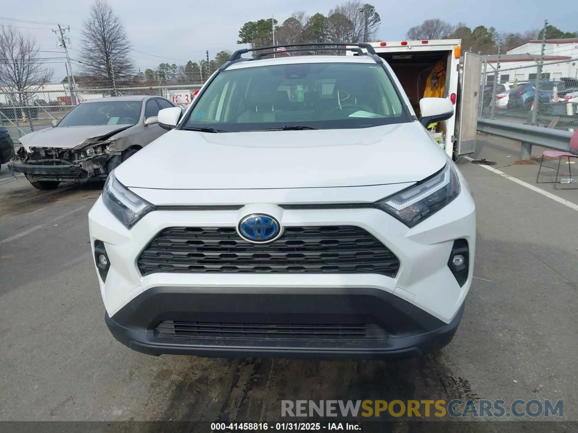 12 fotografías del automóvil dañado JTMB6RFV1PD100562 TOYOTA RAV4 HYBRID 2023