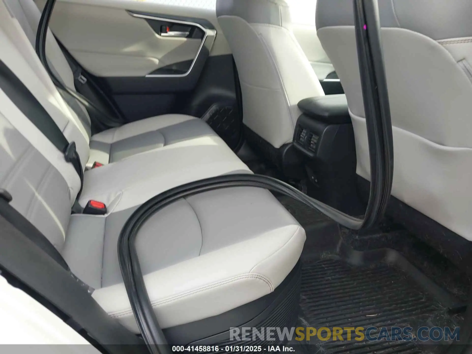 8 fotografías del automóvil dañado JTMB6RFV1PD100562 TOYOTA RAV4 HYBRID 2023