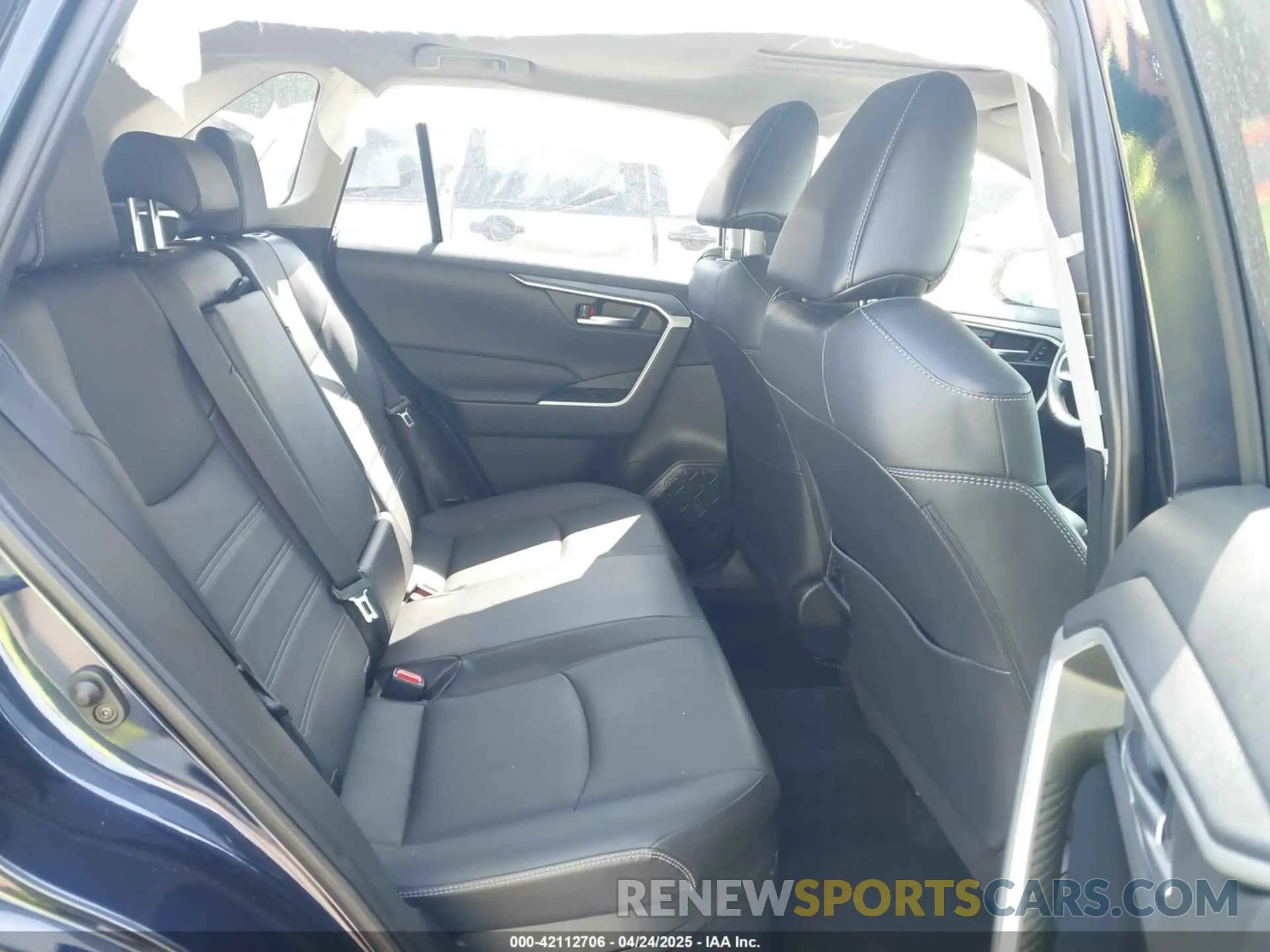 8 fotografías del automóvil dañado JTMB6RFV4PD098886 TOYOTA RAV4 HYBRID 2023
