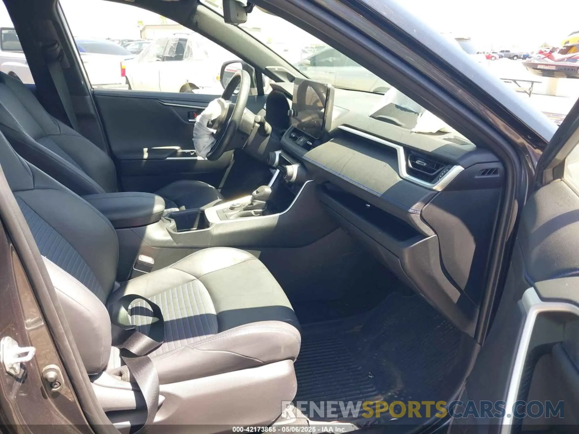 5 fotografías del automóvil dañado JTME6RFV2PJ037308 TOYOTA RAV4 HYBRID 2023