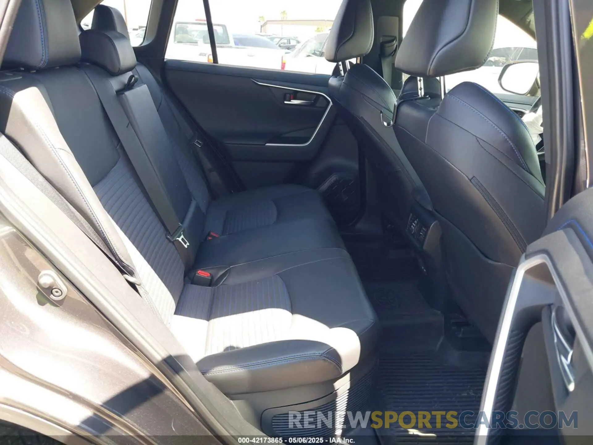 8 fotografías del automóvil dañado JTME6RFV2PJ037308 TOYOTA RAV4 HYBRID 2023
