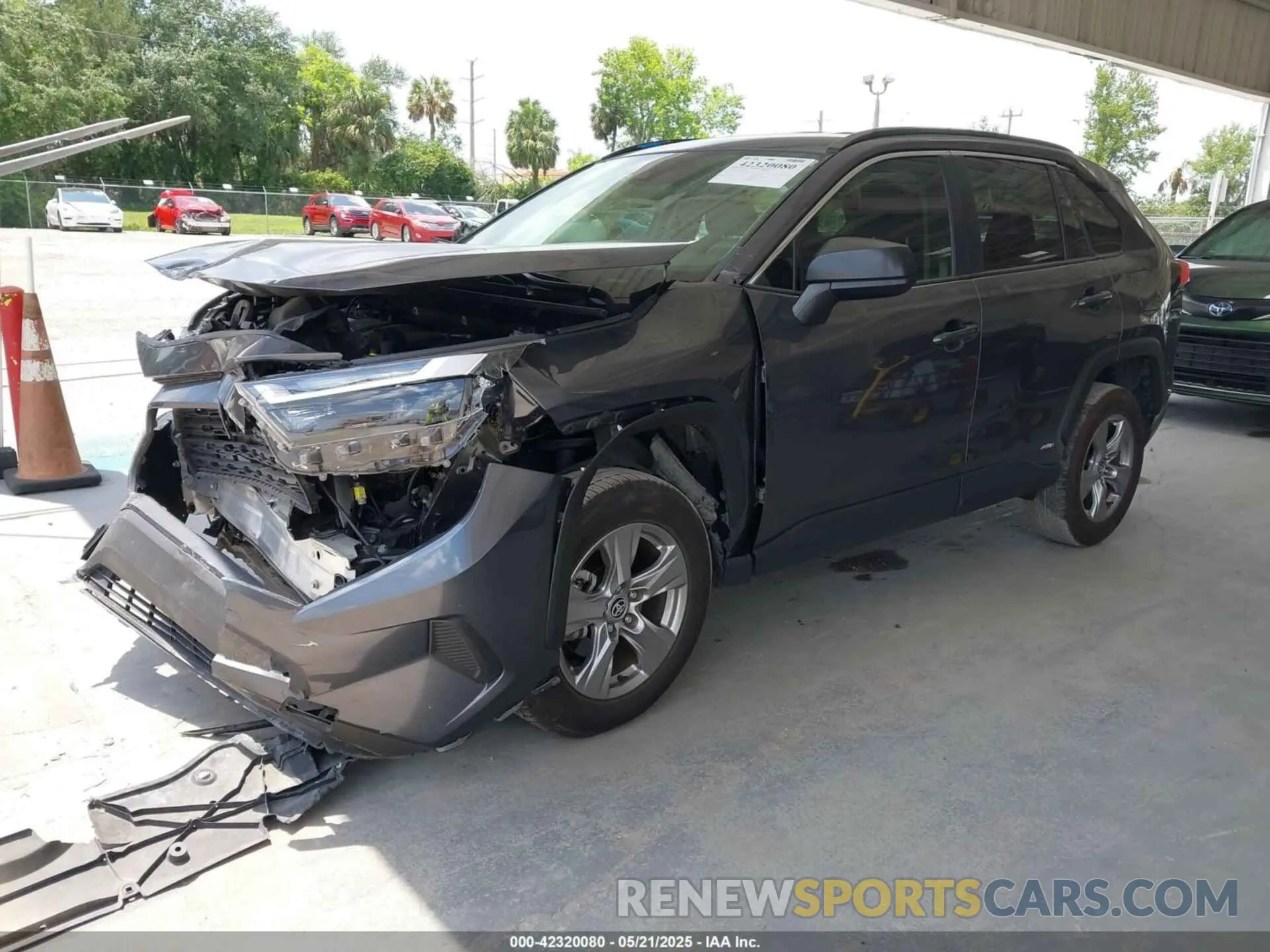 2 fotografías del automóvil dañado JTMLWRFV6PD203044 TOYOTA RAV4 HYBRID 2023