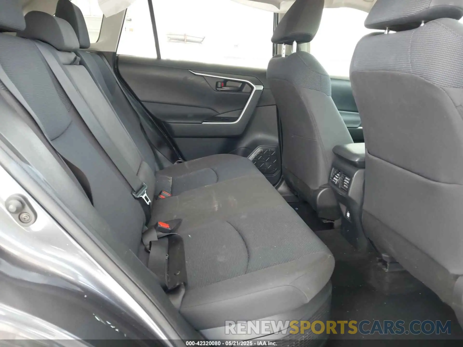 8 fotografías del automóvil dañado JTMLWRFV6PD203044 TOYOTA RAV4 HYBRID 2023