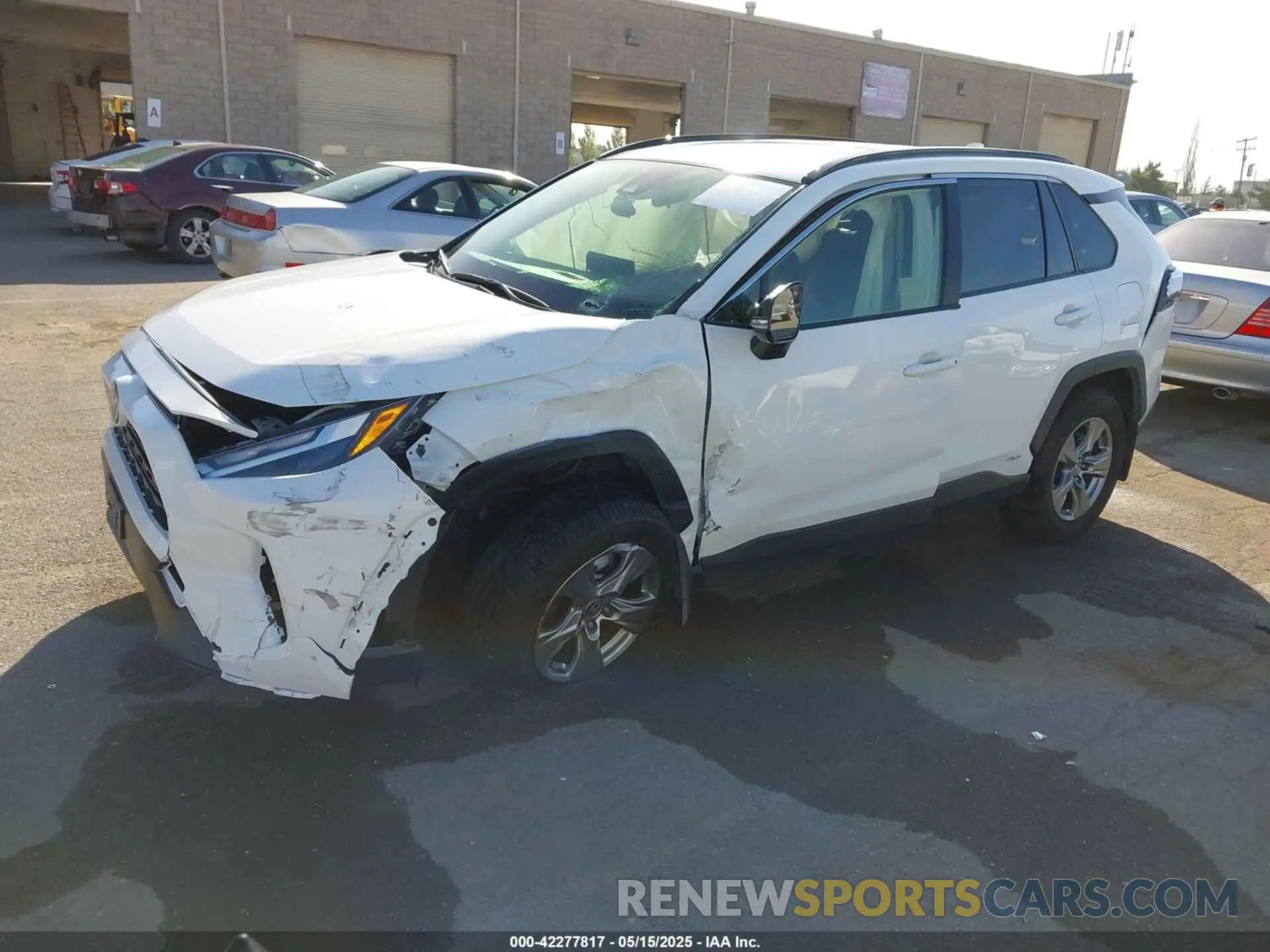 2 fotografías del automóvil dañado JTMRWRFV3PD206493 TOYOTA RAV4 HYBRID 2023