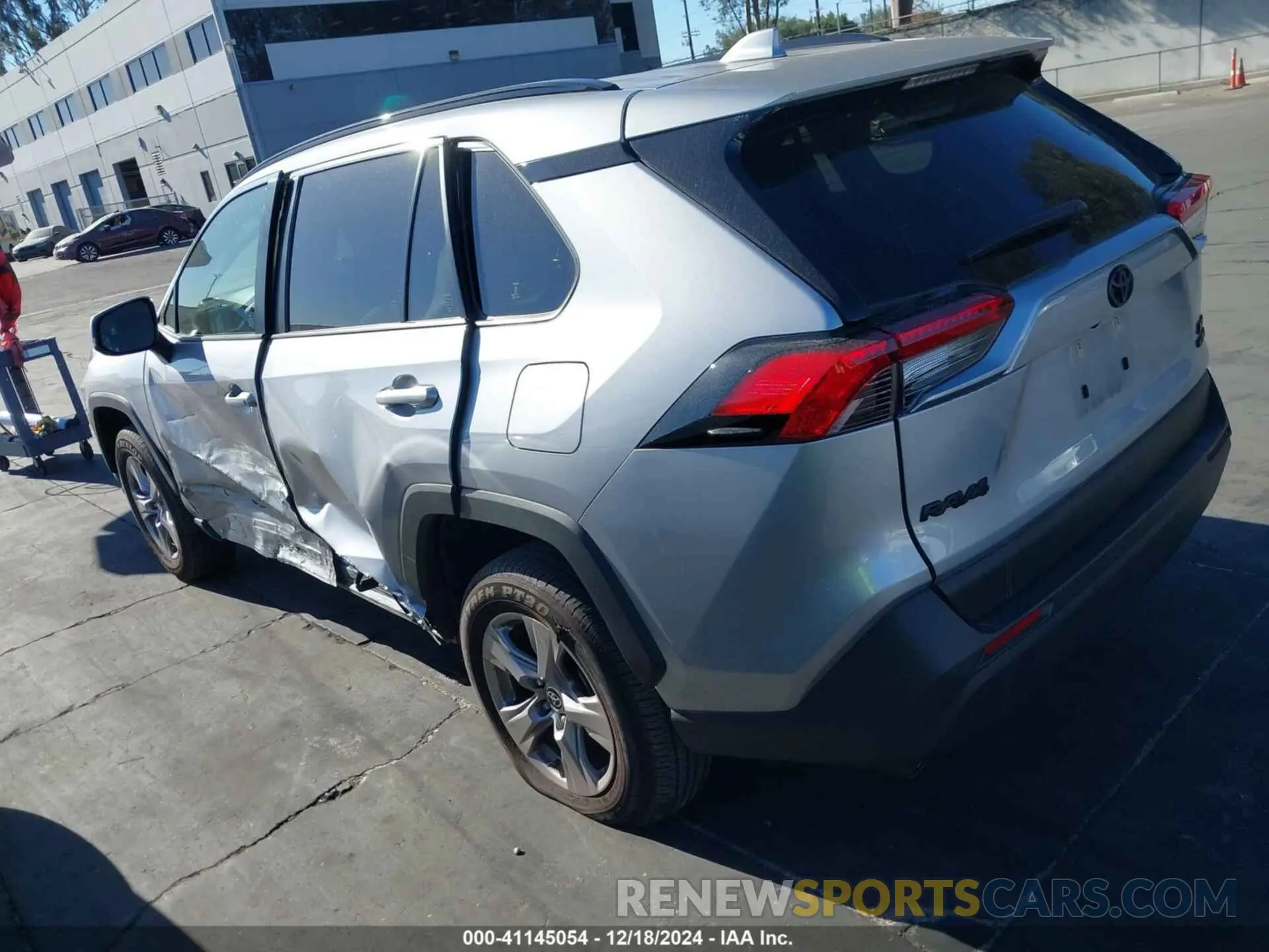 3 fotografías del automóvil dañado JTMRWRFV4PD206275 TOYOTA RAV4 HYBRID 2023