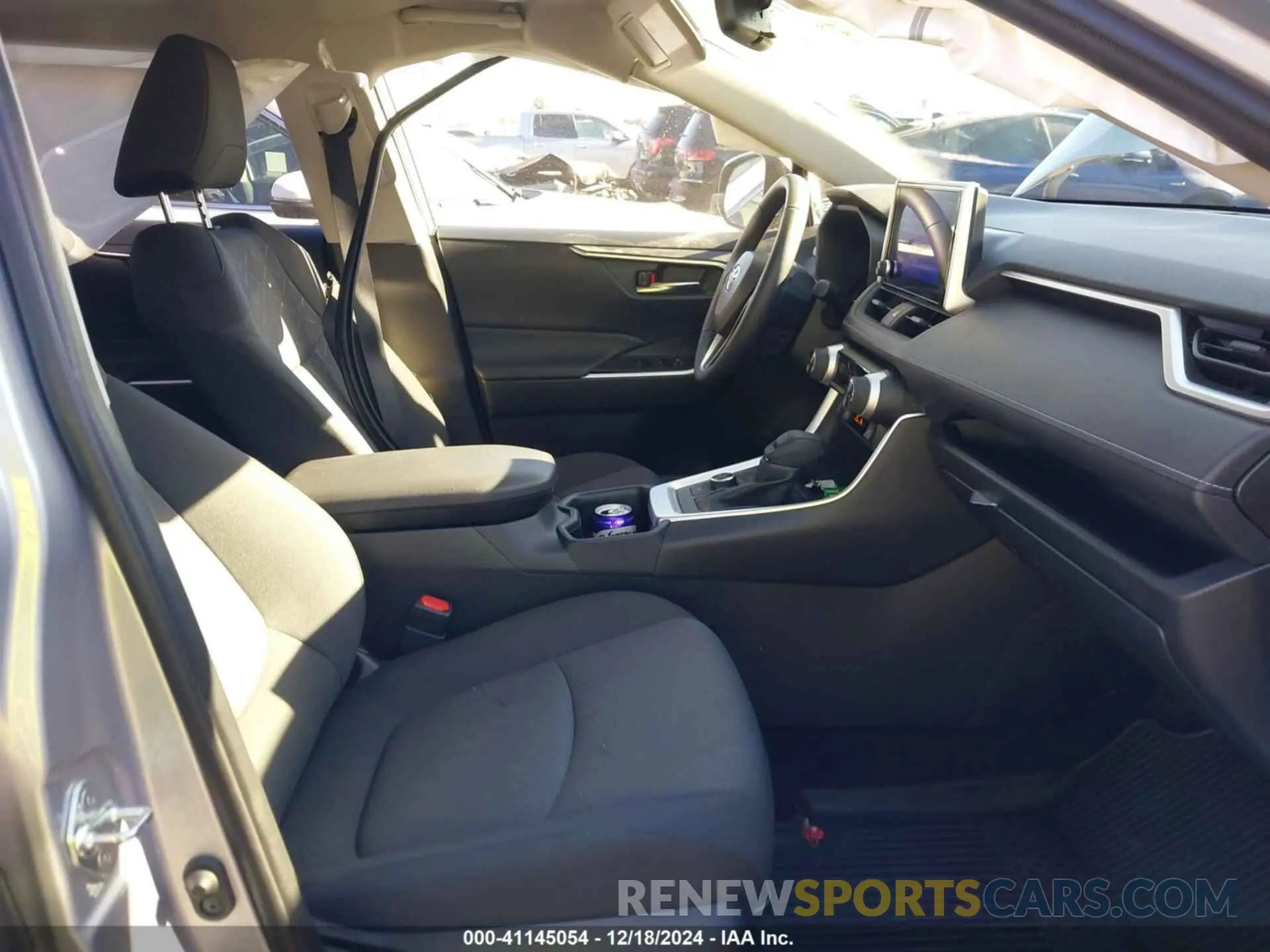 5 fotografías del automóvil dañado JTMRWRFV4PD206275 TOYOTA RAV4 HYBRID 2023