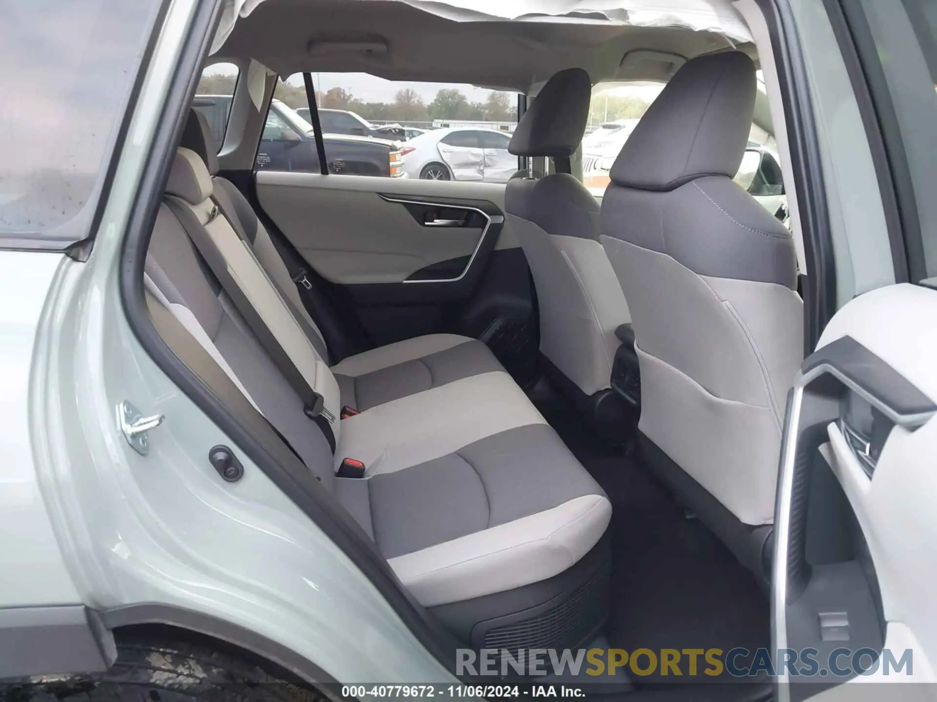 8 fotografías del automóvil dañado JTMRWRFV9PD196505 TOYOTA RAV4 HYBRID 2023