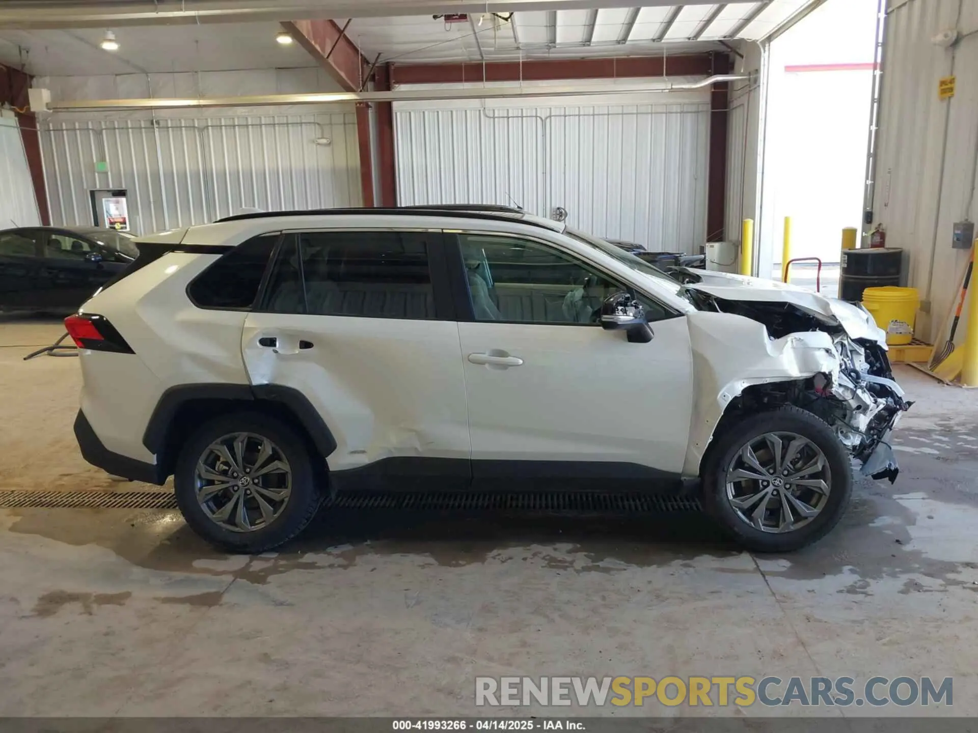 14 fotografías del automóvil dañado 2T3B6RFV5RW081035 TOYOTA RAV4 HYBRID 2024